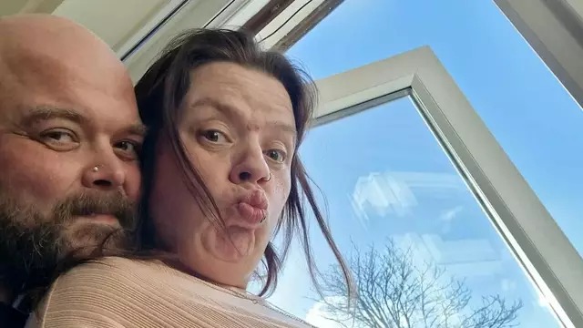 茱德在婚禮當天說出我願意,相隔數小時後便死在老公懷裡。(翻攝畫面)