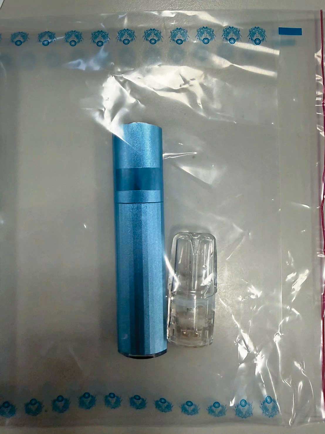 將依托咪酯加入菸油、透過電子菸吸食的形式，最早從中國及香港開始流行，當時還被稱為「上頭菸」。（翻攝畫面）