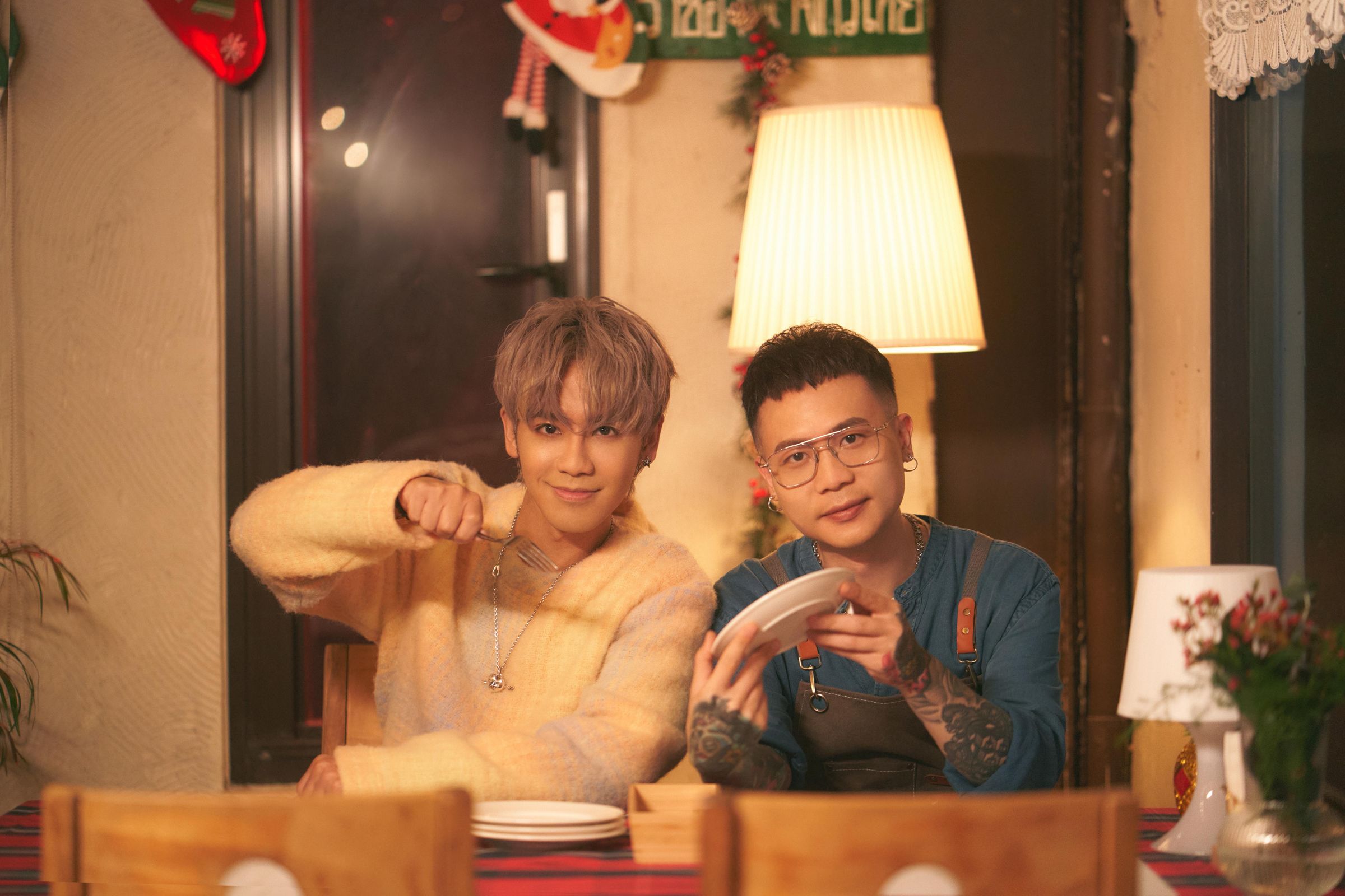蕭秉治與鼓鼓組限定組合GX,推出新單曲〈認愛〉。(相信音樂提供)