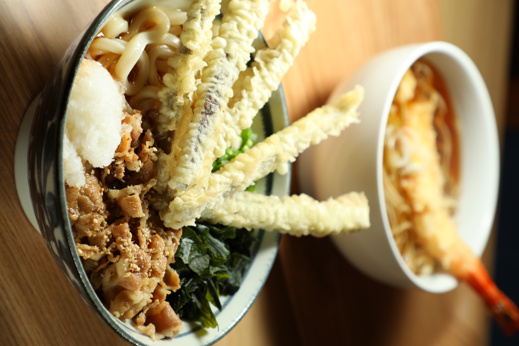 「うどん 麦笑 壱咲」綜合烏龍麵。（1,210日圓，約NT$249／份）