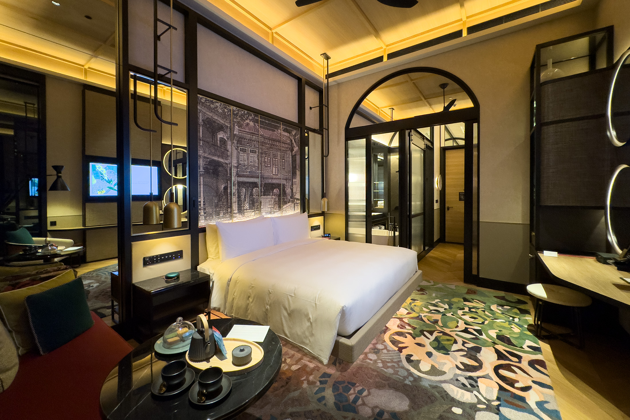 Artyzen Singapore房內的傢具設計簡約,但選材高雅,與娘惹元素完美結合,「Premier Balcony Room」位於13樓以上,擁有較高的視野。