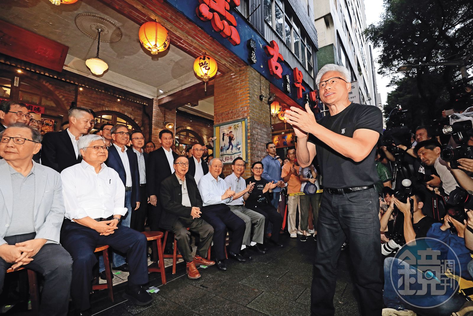 今年5月,黃仁勳舉辦「兆元宴」邀請台廠供應鏈夥伴餐敘,雖然黃柏漙沒在畫面中出現,但當天有出席