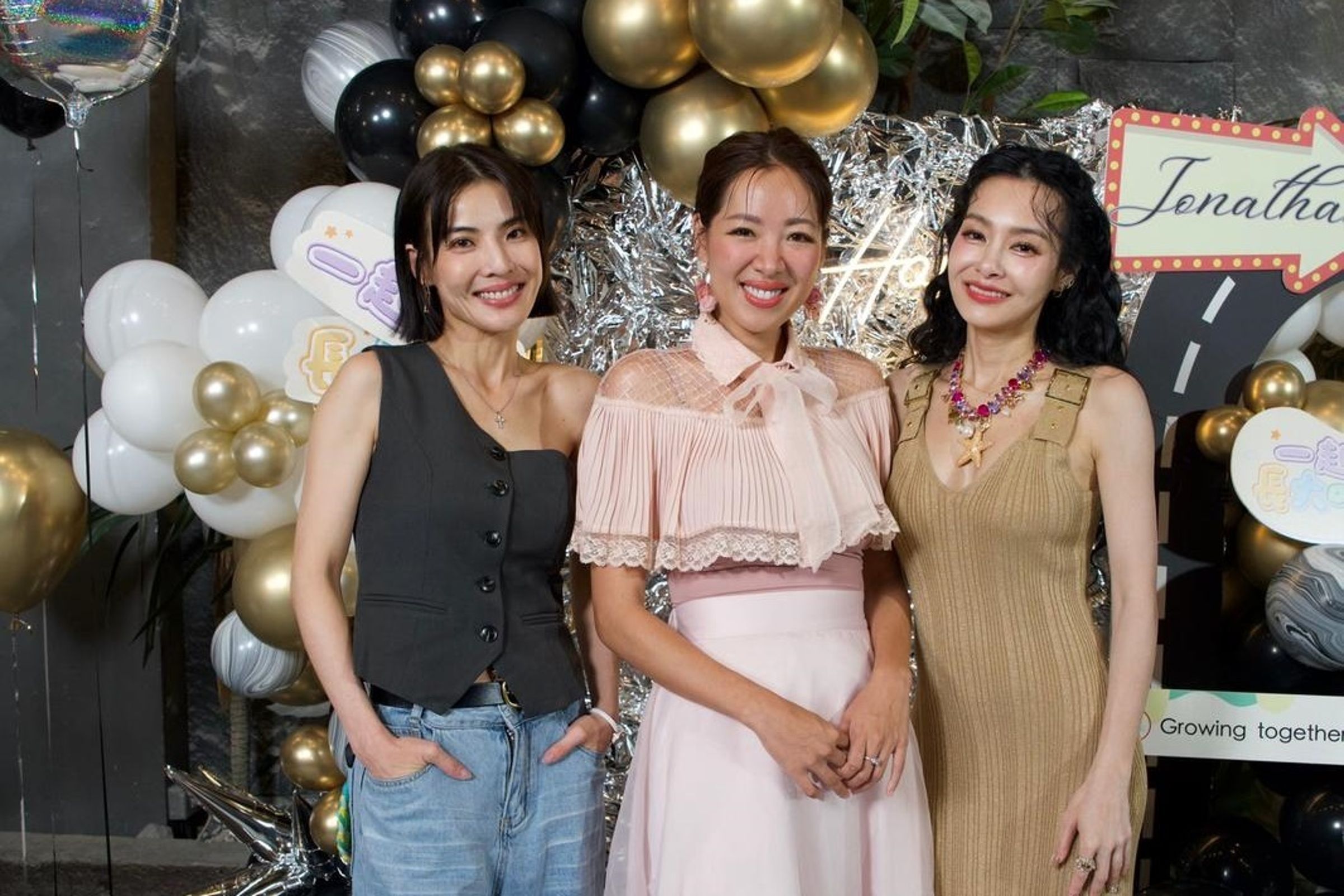 徐小可（左起）、劉伊心、王思佳出席記者會。（經紀人提供）