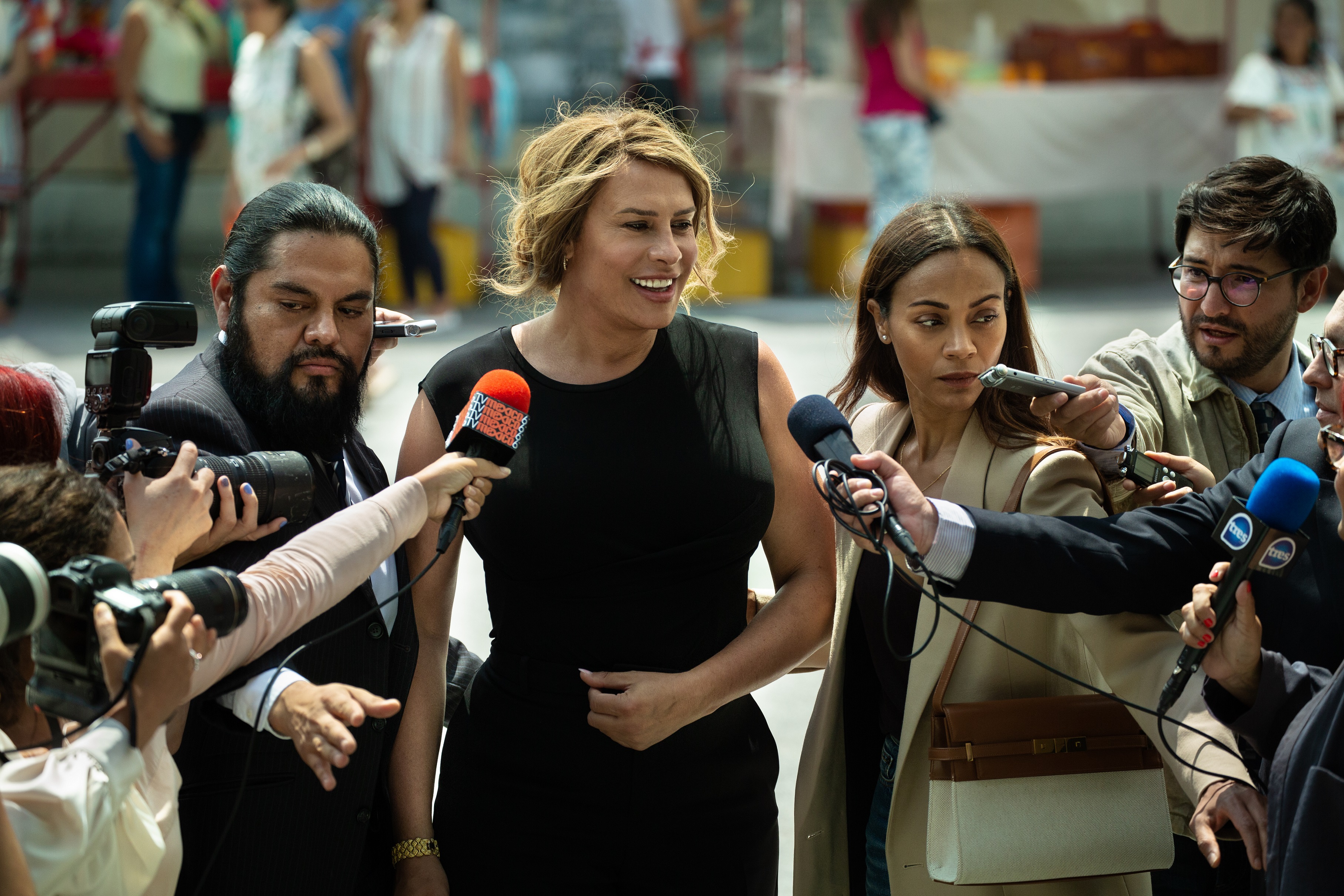 卡拉索菲亞賈斯康戲裡戲外都尋求變性，她是第一位在坎城影展封后的變性人。（CatchPlay提供）