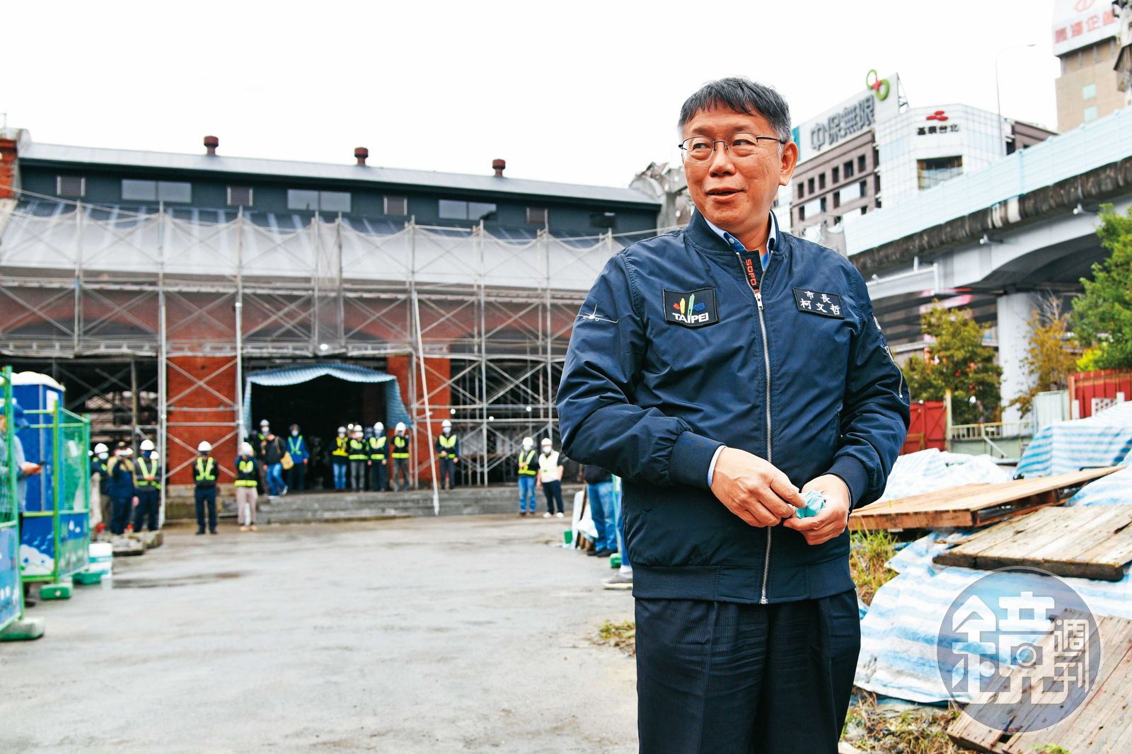 自救會成員說，柯文哲（圖）在台北市長任內，核發執照讓建商蓋大樓，涉嫌放水。