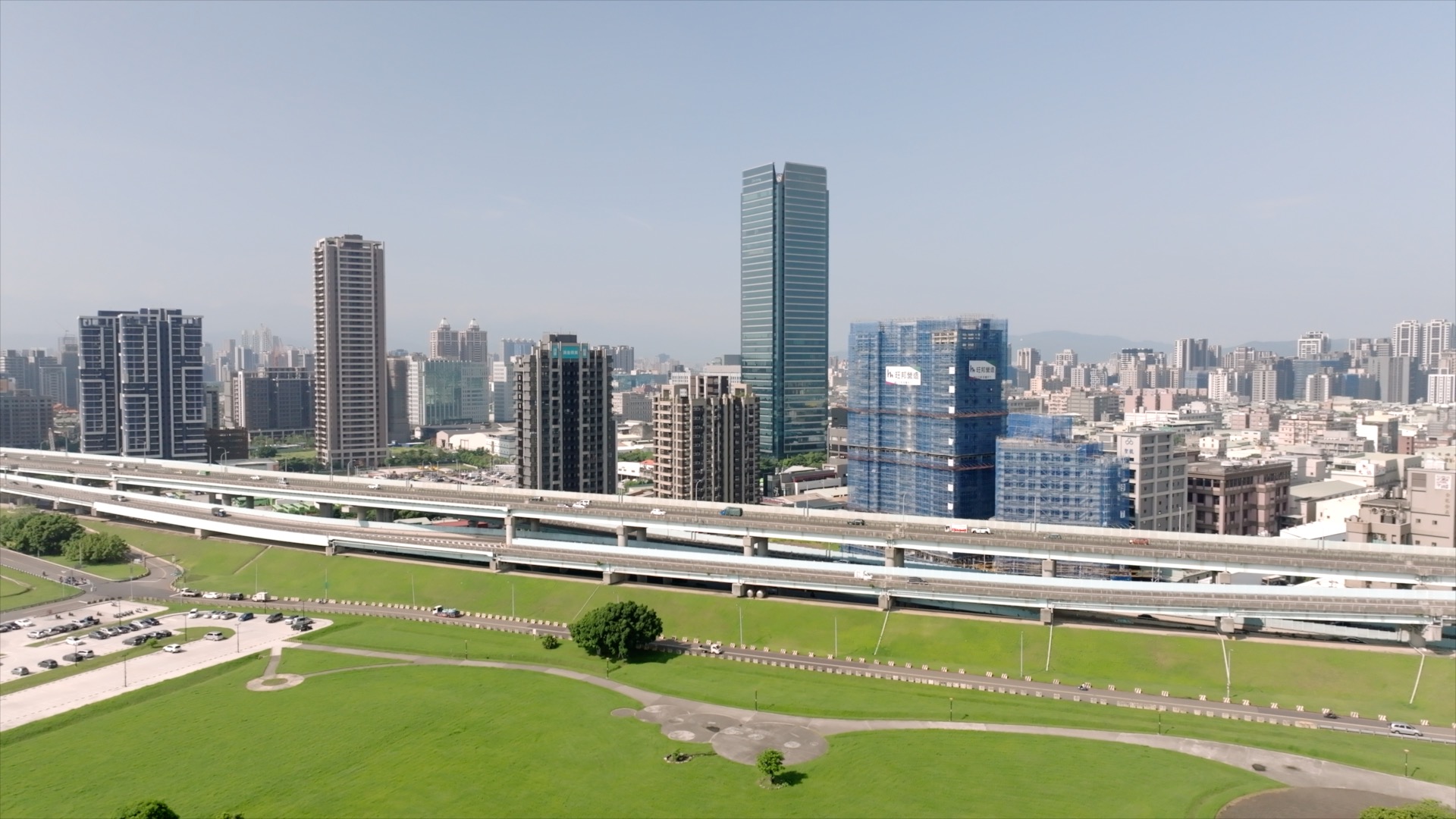 三重右岸擁有絕佳的視野與公園景觀，加上捷運加持與成熟的生活機能，近來成為房市熱們討論的區域。