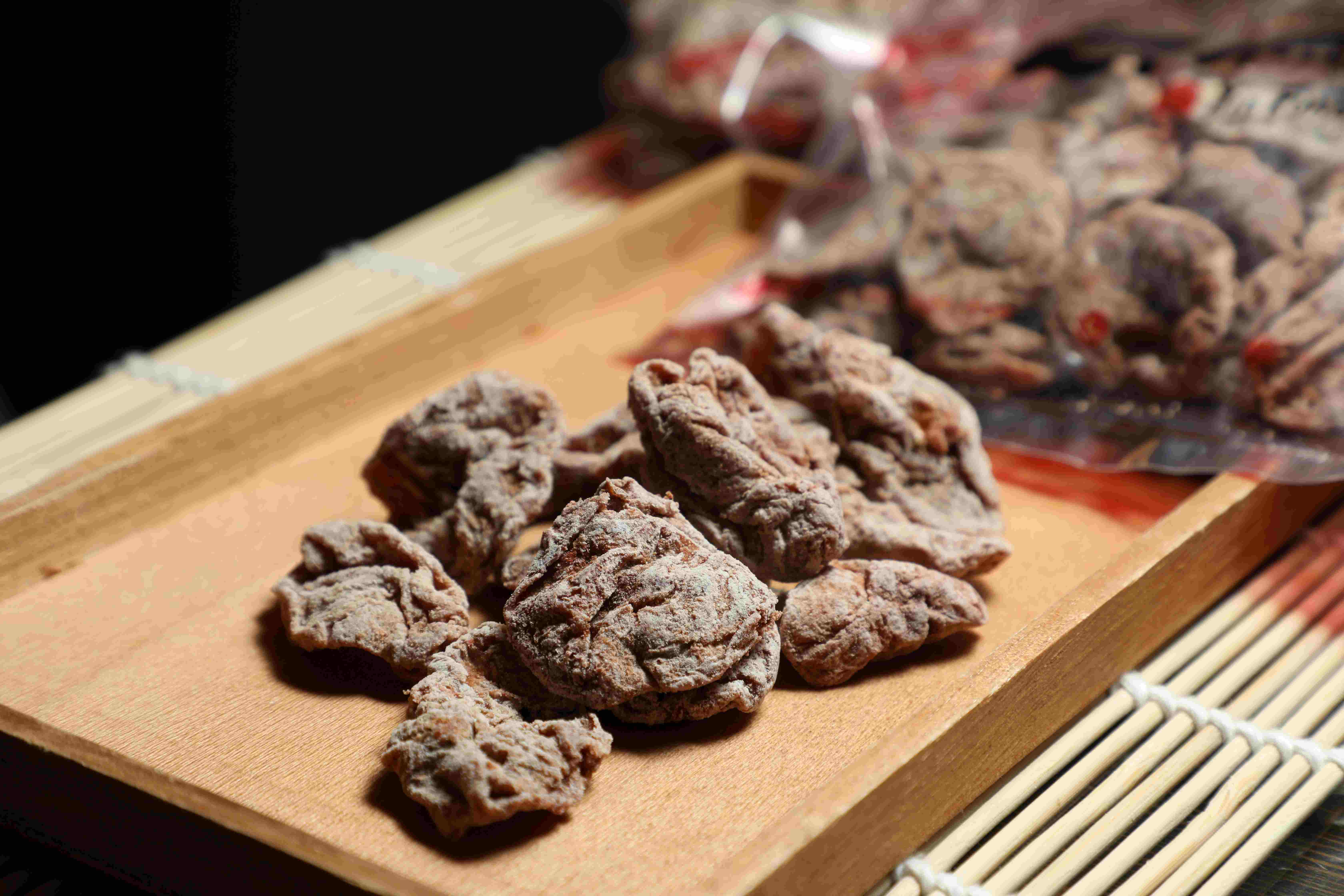 最便宜的「原粒話梅肉」在酸甜回甘之外，還有一種天然香氣。（港幣35元／兩，約NT$141）