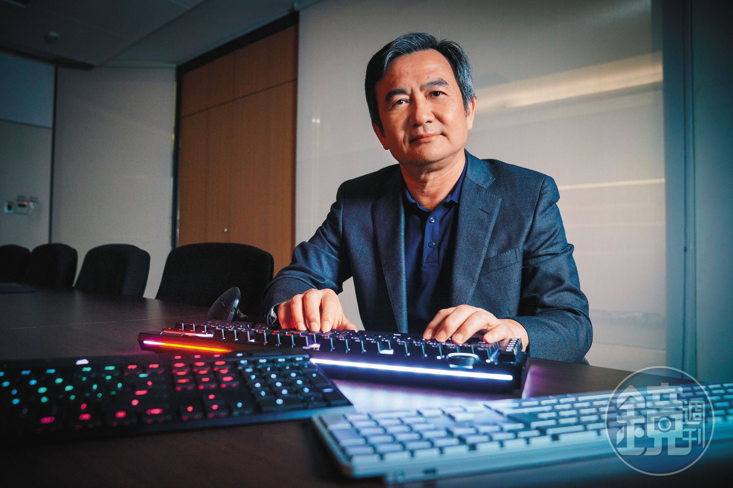 全球3大鍵盤廠之一的達方電子,在董事長蘇開建規劃下,不只擁有發光鍵盤的獨家專利,跨界電動自行車後,又形成一個綠能移動產業。預計在AI趨勢下,鍵盤、電動自行車雙引擎將帶動成長力道。