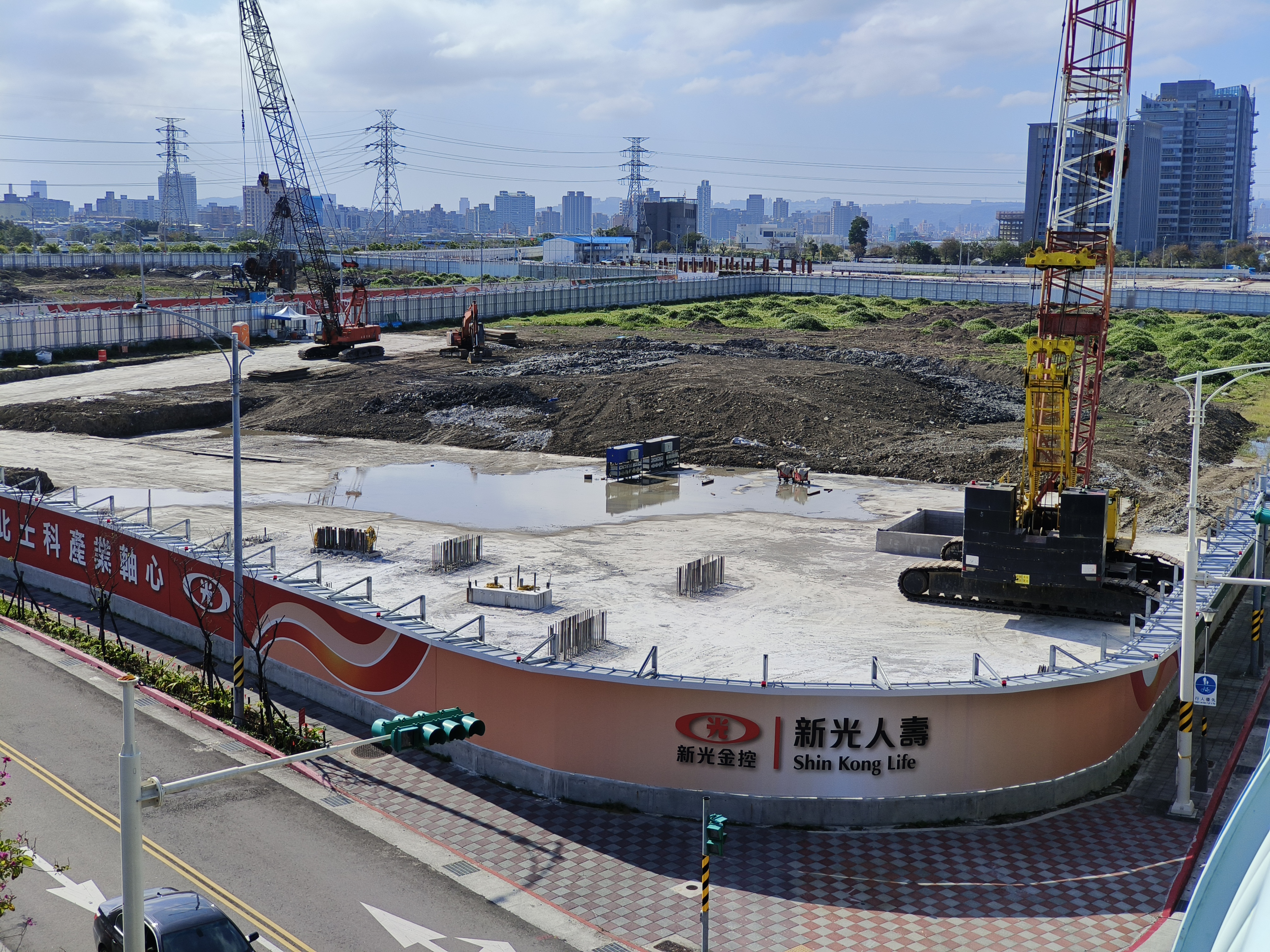 台新新光金控旗下子公司新壽深夜重訊，針對北市府行文，正式進入內部評估階段。