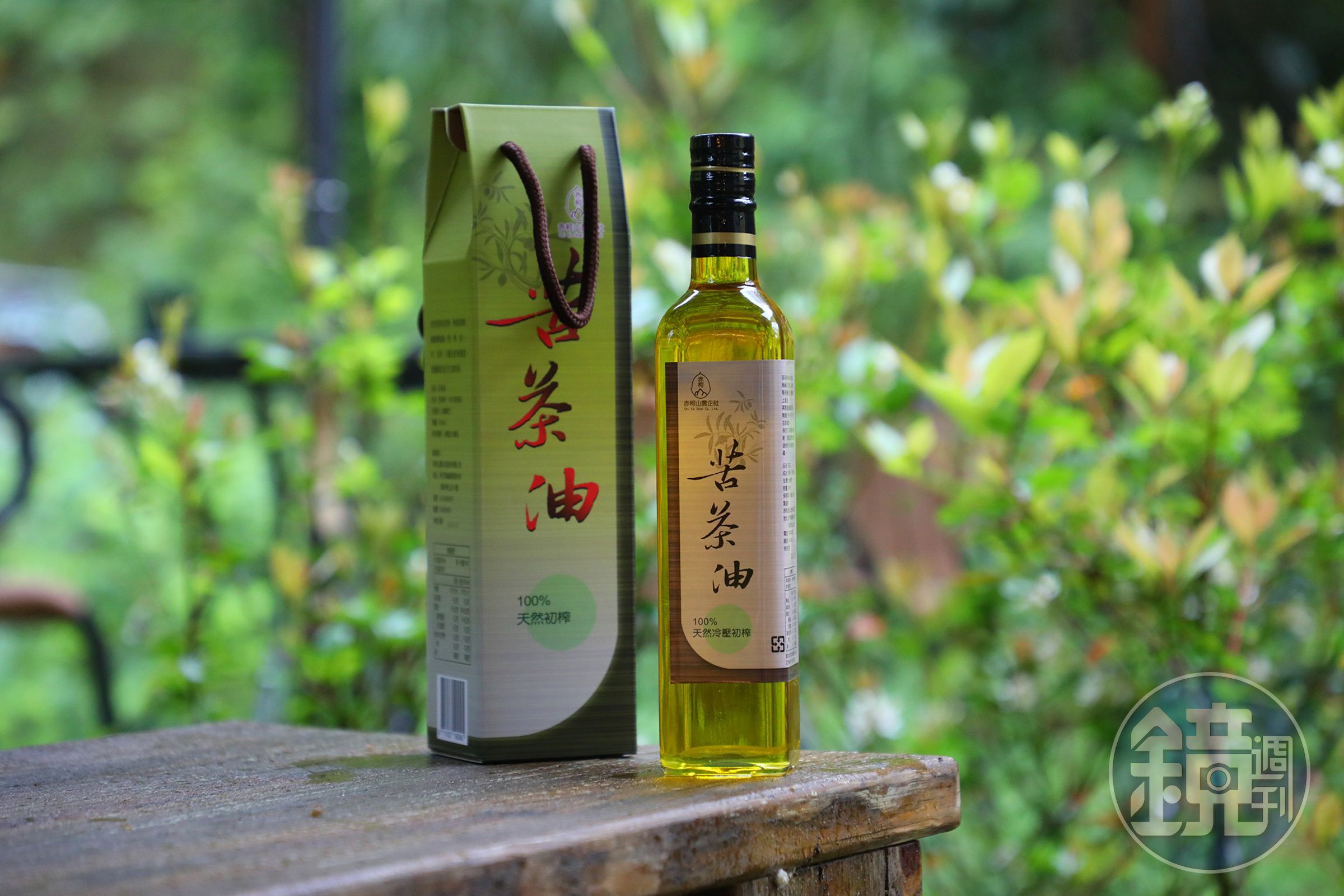 除了自家生產的商品,在沽月日光也能買到他們嚴選的苦茶油。(1,200元/瓶)
