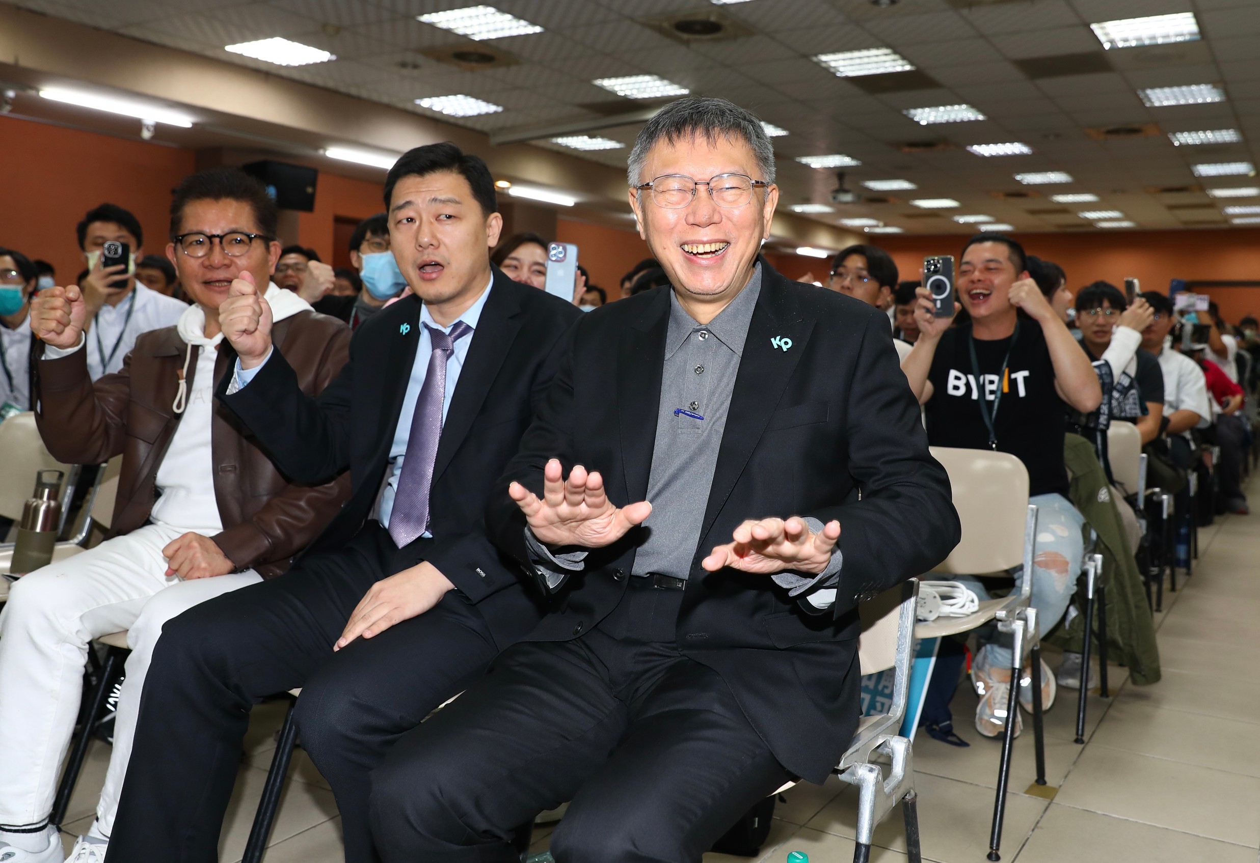 柯文哲今在登記參選後首度露面，他表示扣除賴清德那組的話，在野的看好度是他們最高。