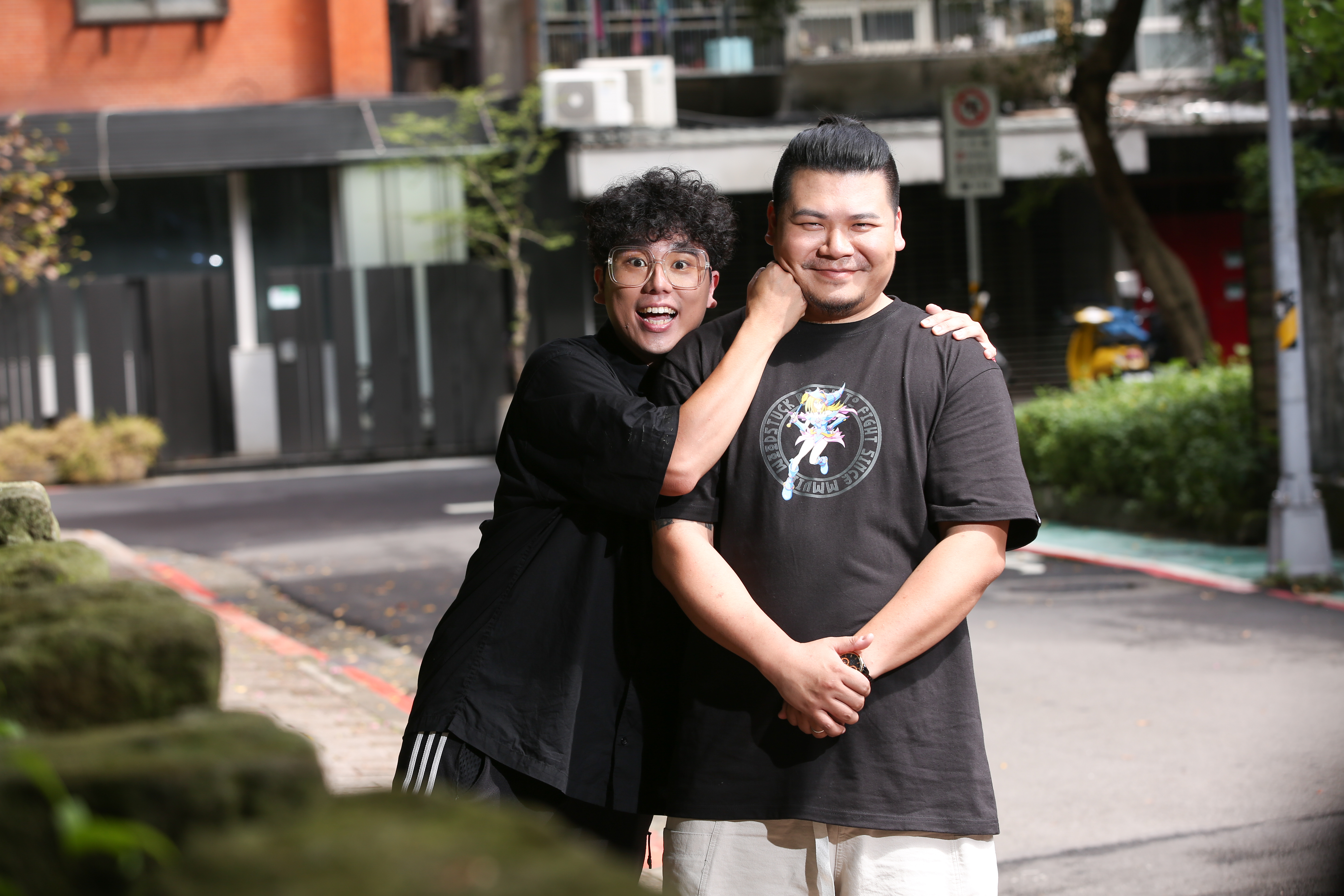 伍嘉緯（右）和黃耀緯（左）十年前演出「杰哥」及「阿瑋」後，歷經不同的心境轉變。