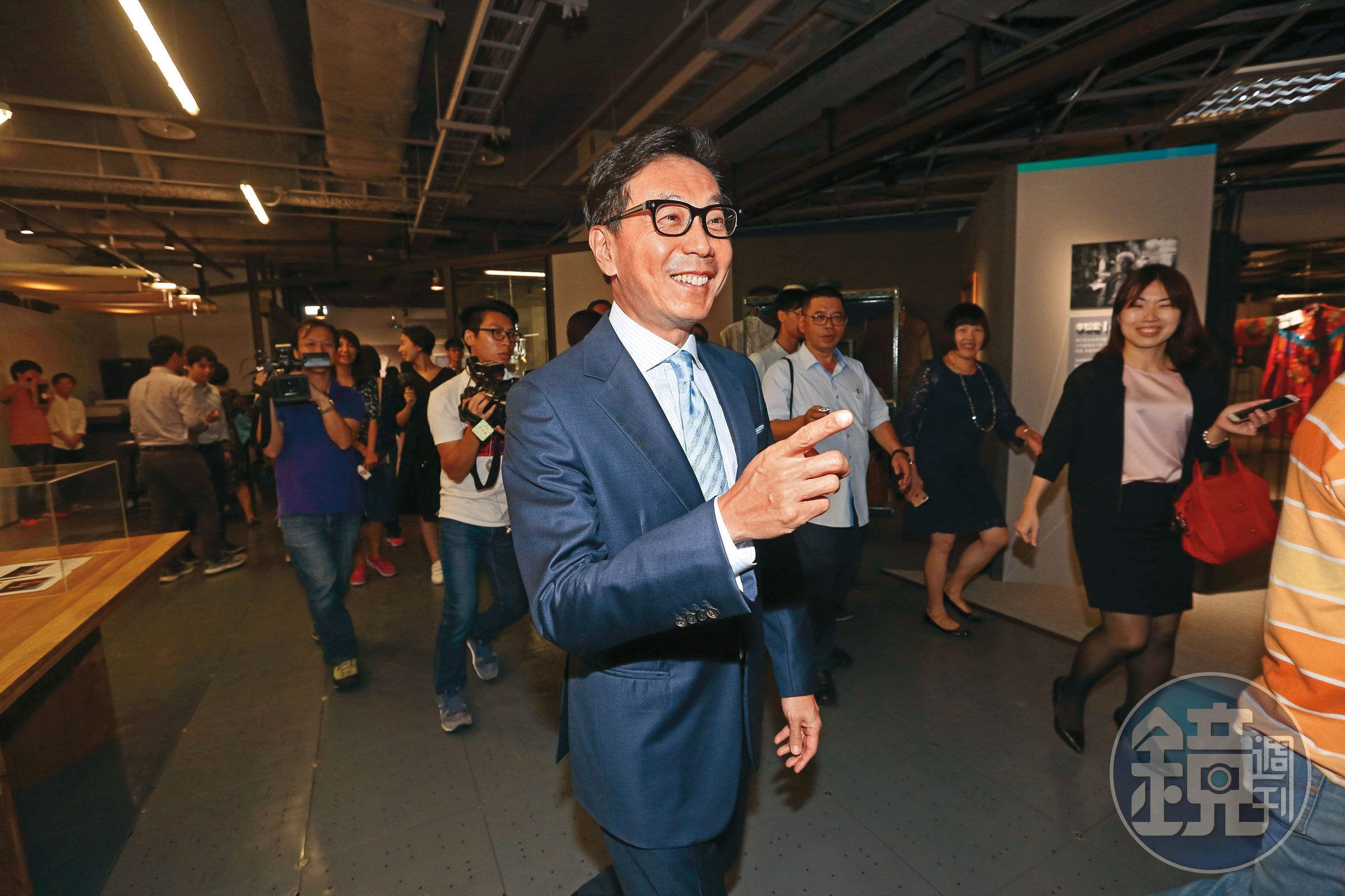 富邦集團大董蔡明忠為台灣大出手，將以最高291億元公開收購精誠。