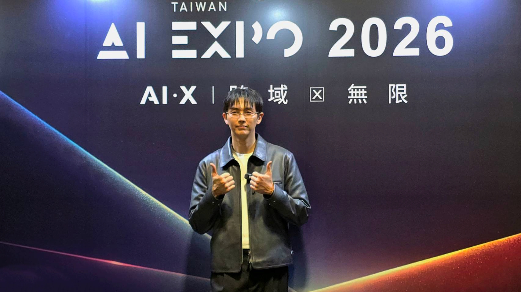 2AM成員林瑟雍演講完與台媒進行聯訪交流。