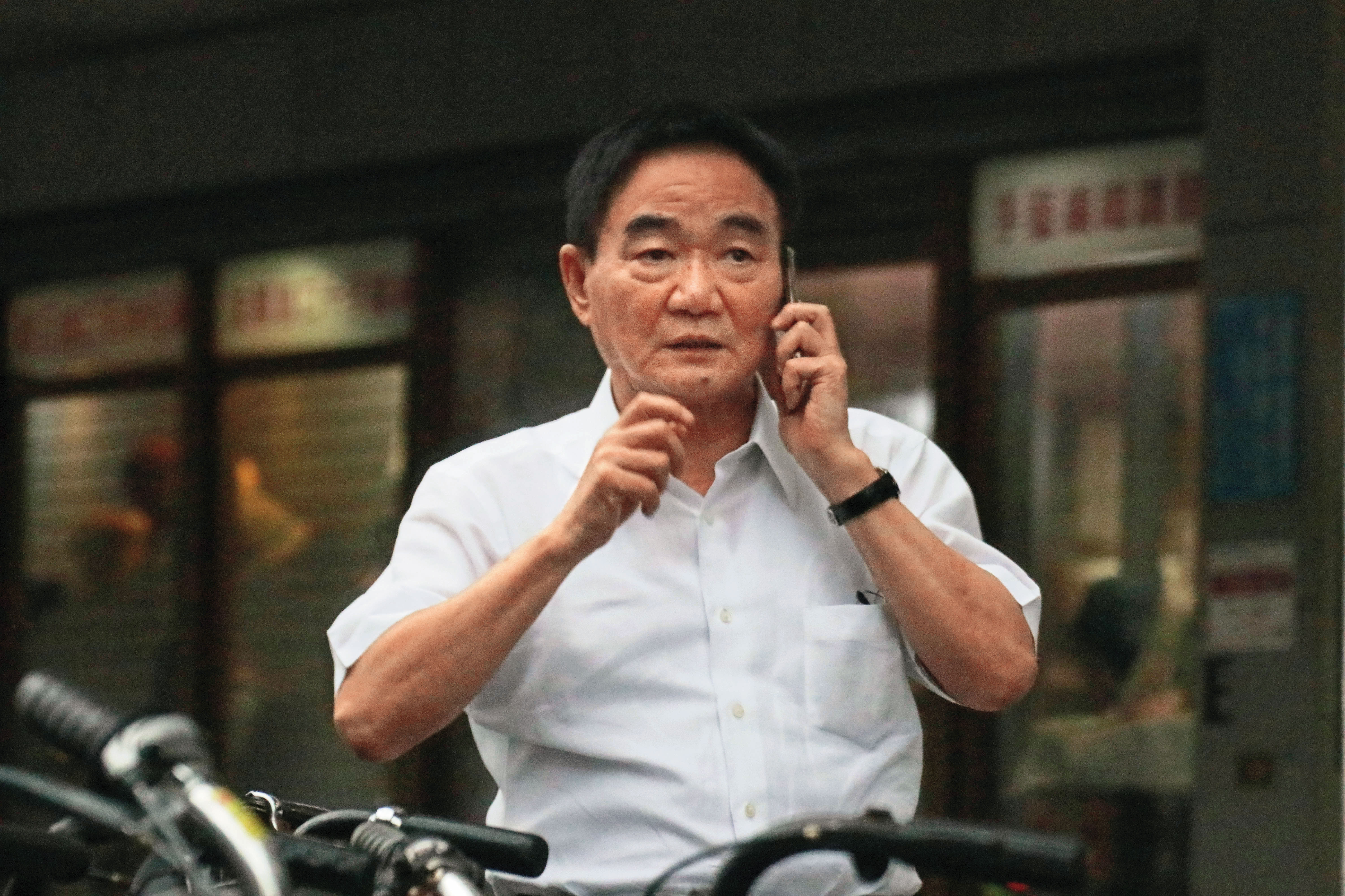 大同大股東鄭文逸入主後，公司大賺錢，但他卻遭認定炒股而被判刑，正爭取無罪。