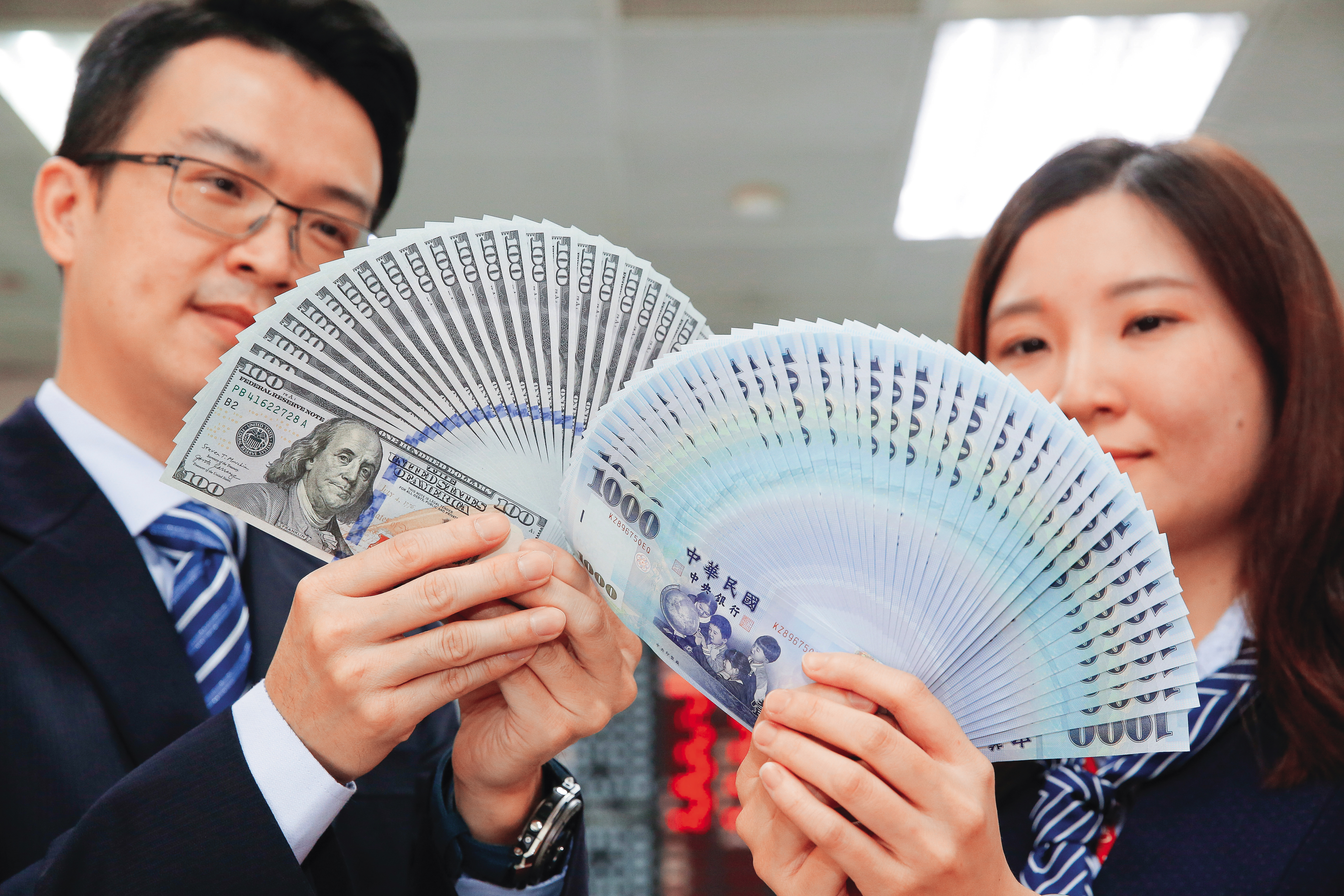 川普關稅風暴未平，網路又瘋傳「新台幣匯率13.3」的假消息。