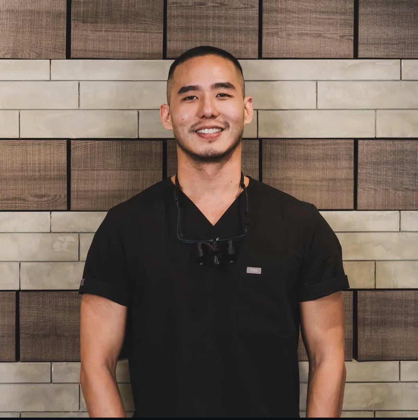 陽安牙醫診所戴致鴻醫師解釋,小薰和牙醫診所的爭議應是合約與溝通問題。(翻攝自戴致鴻IG)