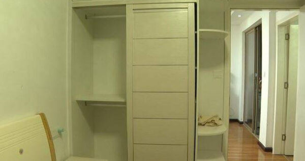 清潔變失竊？他回家一看整屋乾淨到直接傻掉「連毛巾都被掃光」。（翻攝自微博）