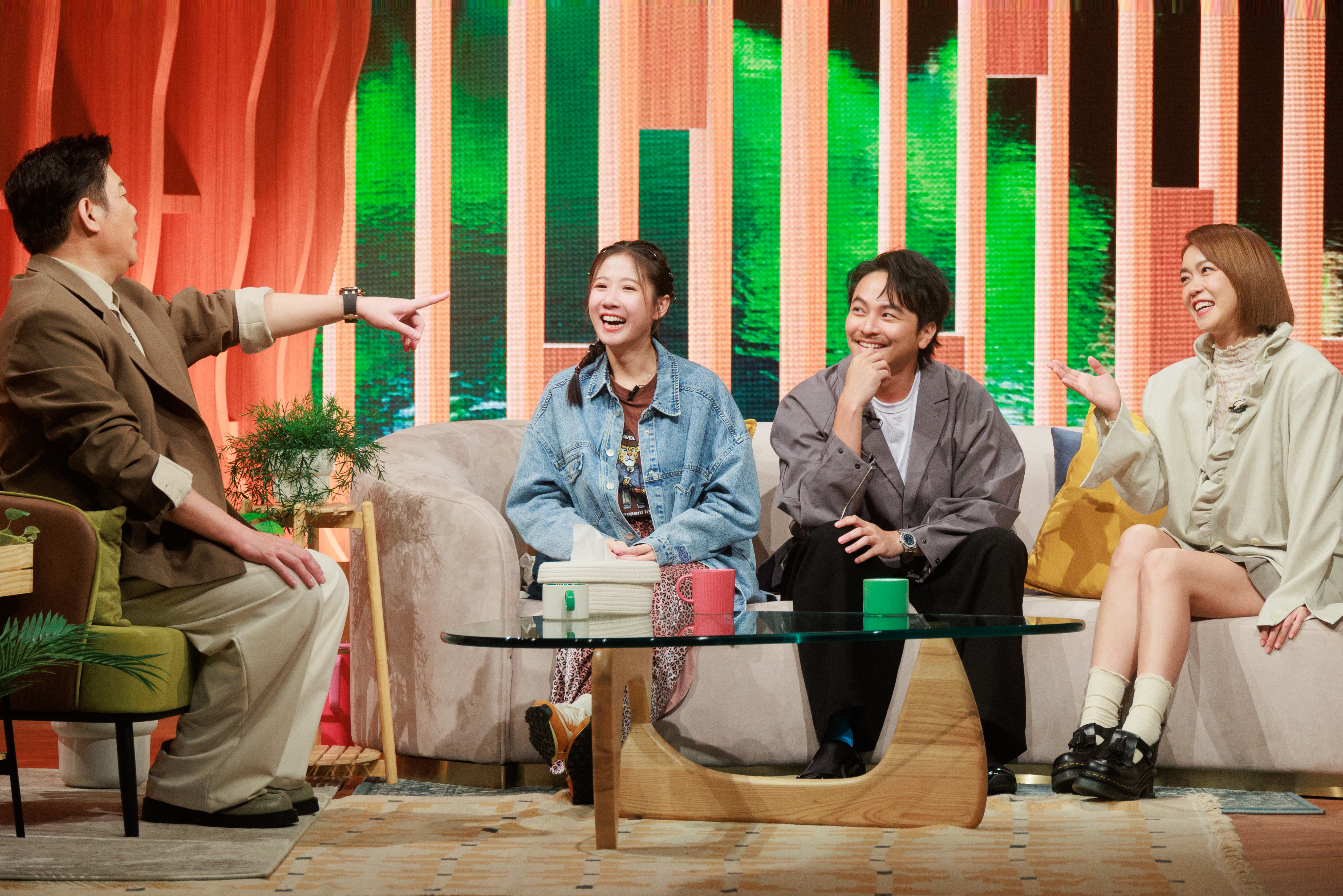 《我的成長》結合訪談與戲劇，以「大咖演大咖」還原藝人成長故事。（喜盟娛樂提供）
