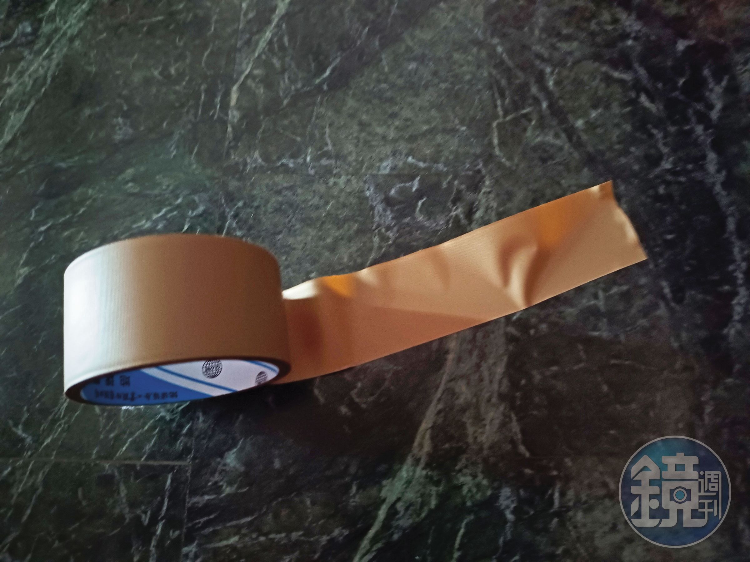 曹男用膠帶封住少女口鼻後性侵，導致少女窒息死亡。示意畫面。