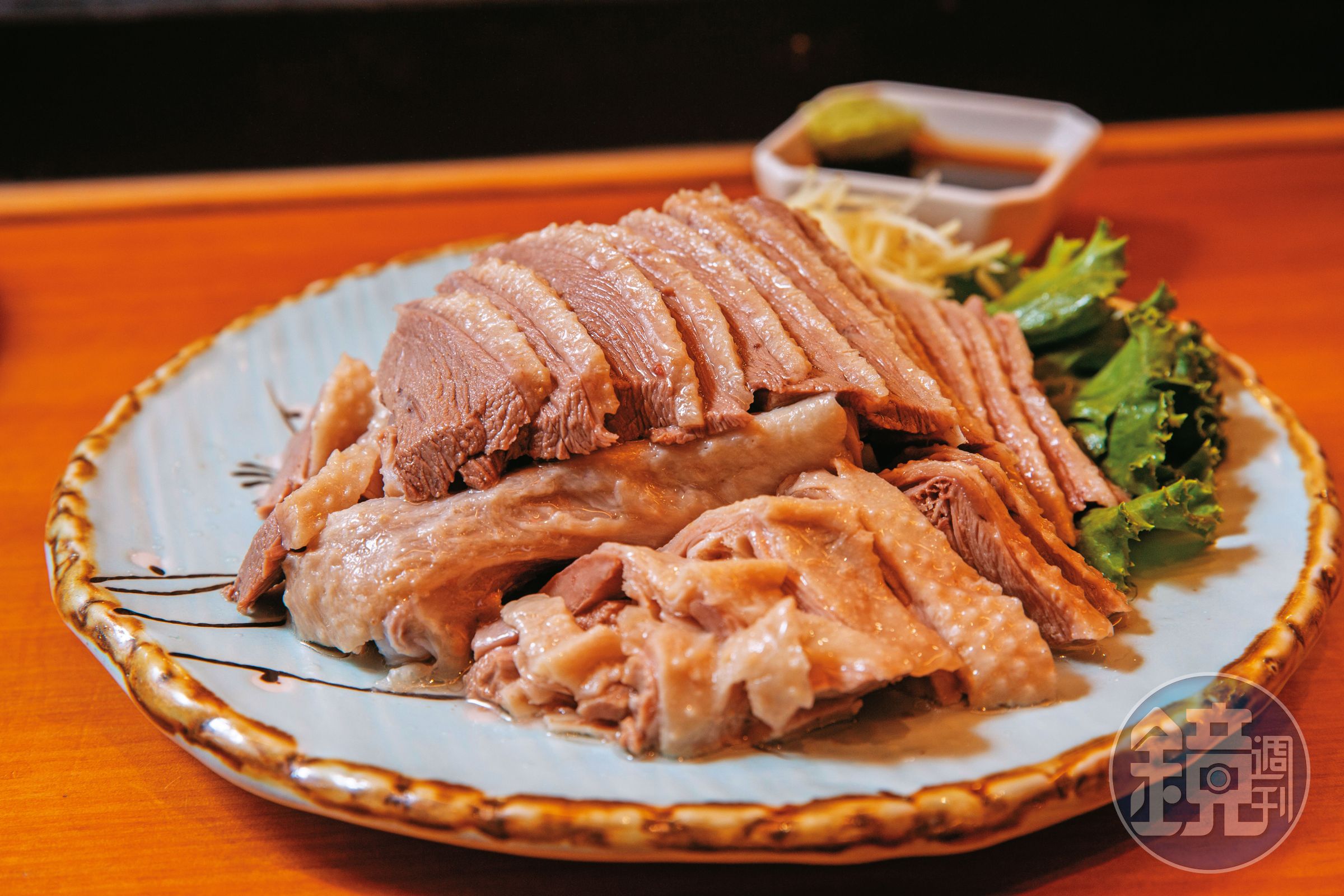 多汁甜美的鵝肉，蘸哇沙比醬油，風味意外地搭。（460元/大盤）