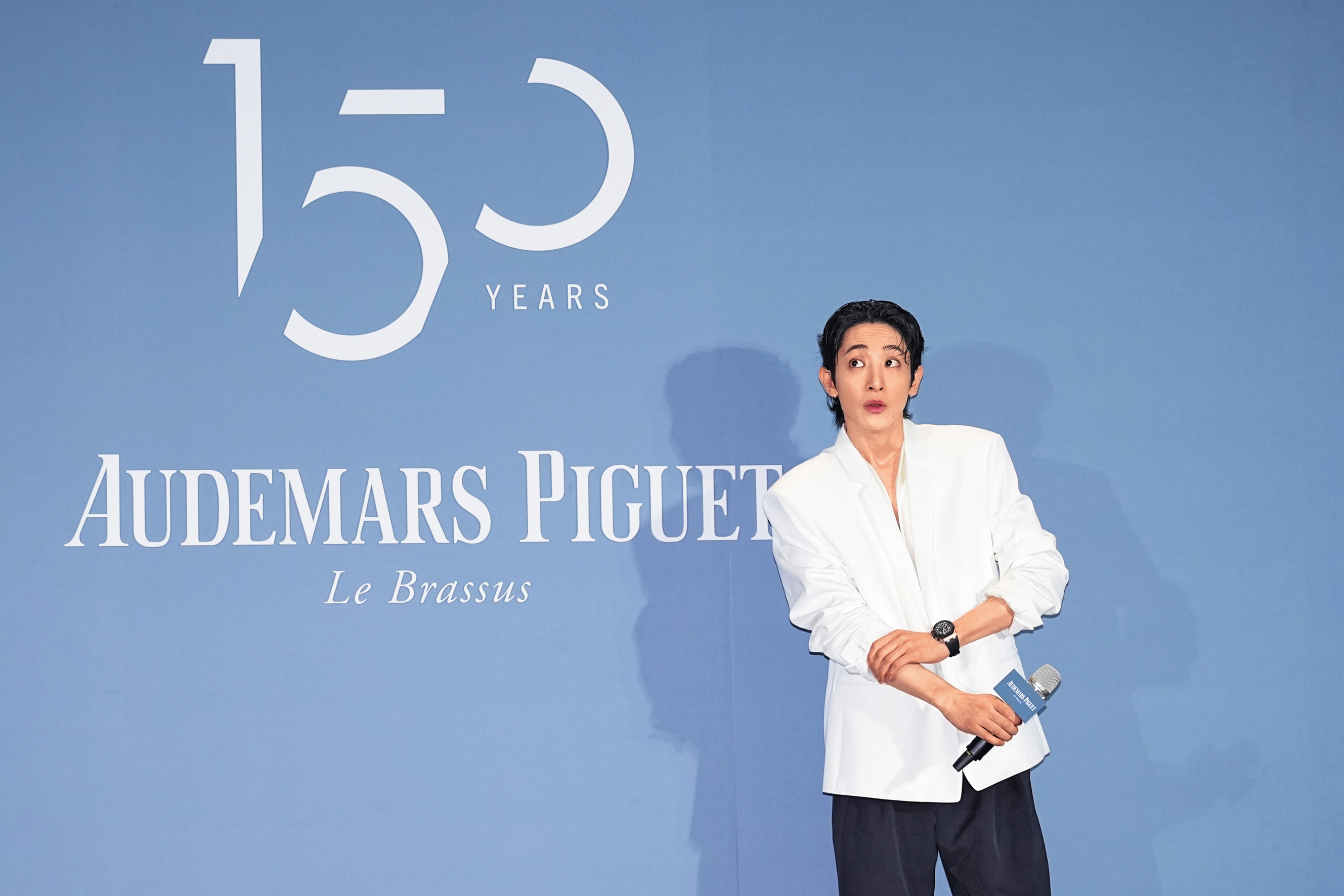 「江南太子」李洙赫舉手投足流露貴族氣息，私下卻是個鬼靈精怪的表情包。