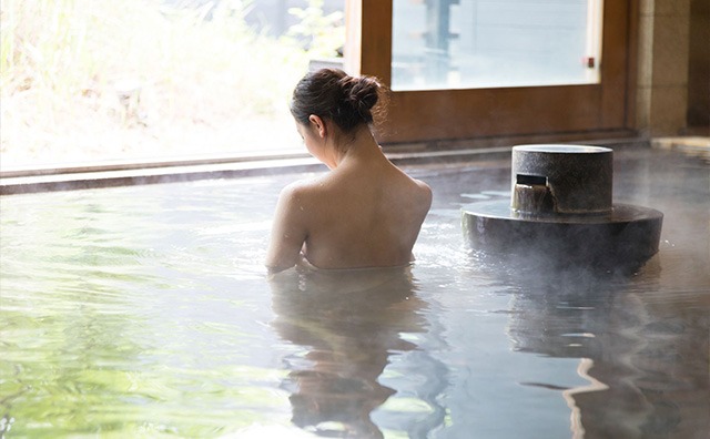 日本國中女生校外教學被老師要求裸體檢查，校方：進行沐浴禮儀特別指導。（示意圖）