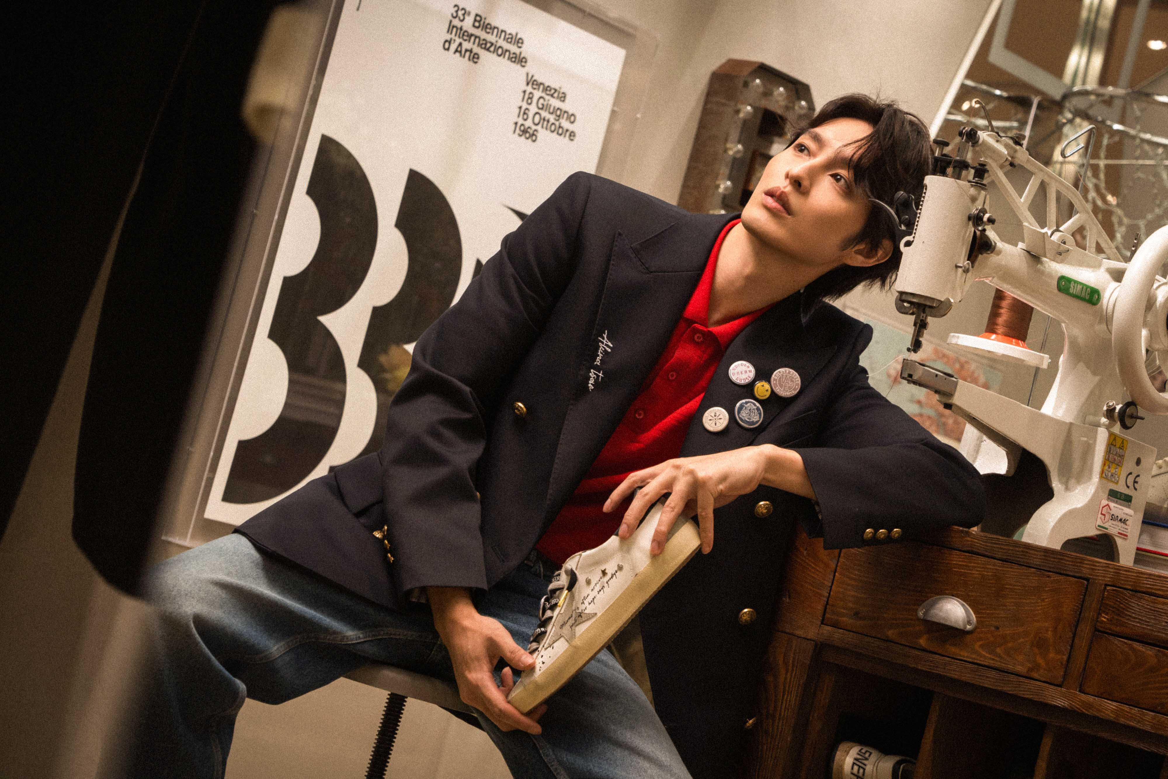 曹佑寧擔任Golden Goose開幕嘉賓，演繹品牌Golden系列、2025春夏Journey系列男裝及品牌全新推出的True-Star系列鞋履。（Golden Goose提供）