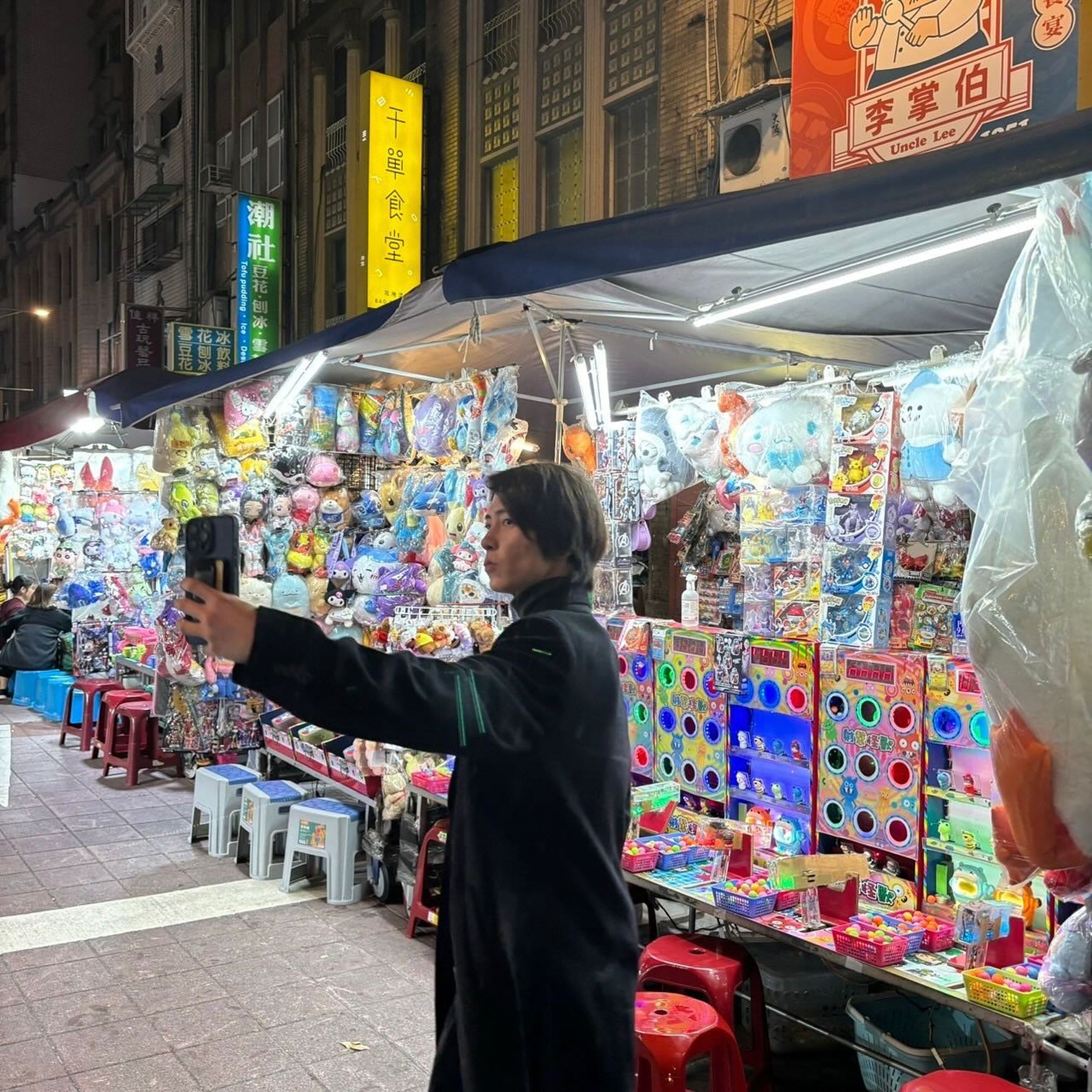 山下智久上回來台逛士林夜市，這次改逛寧夏夜市。（翻攝山下智久Threads）