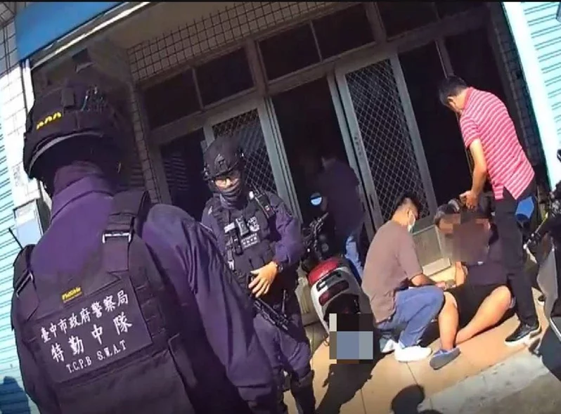 台中市警局去年掃黑行動成功逮捕多名嫌犯，有顯著成效。（翻攝畫面）