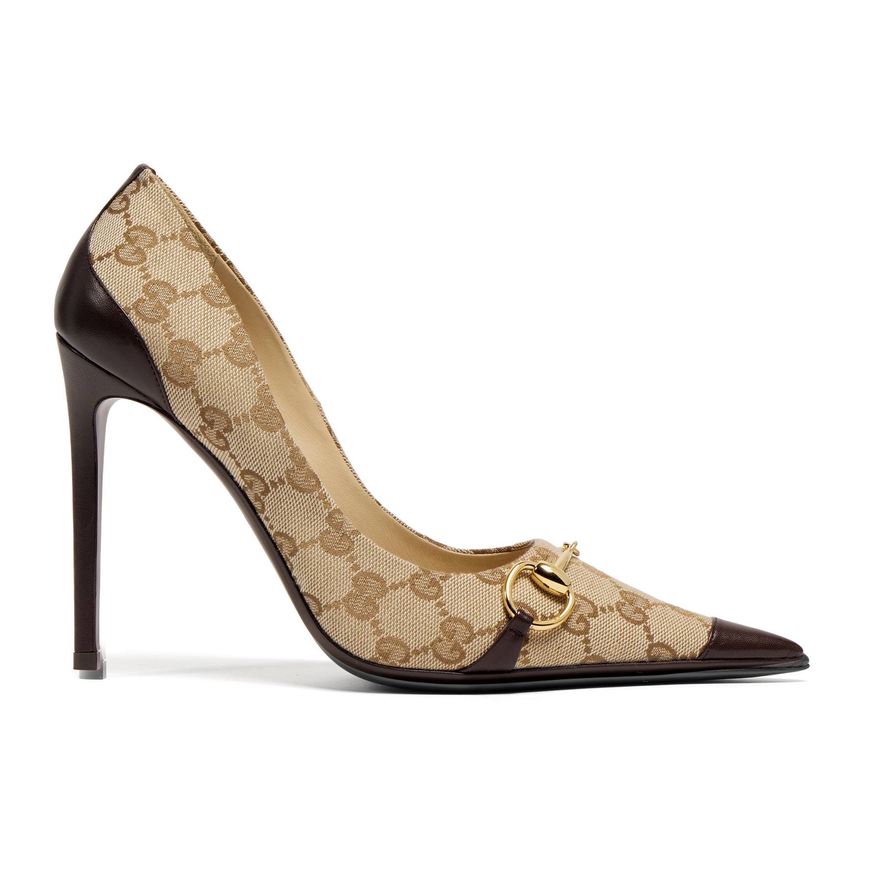 Vittoria高跟鞋結合GG Monogram與馬銜扣細節,十足GUCCI,約NT$35,000。(GUCCI提供)