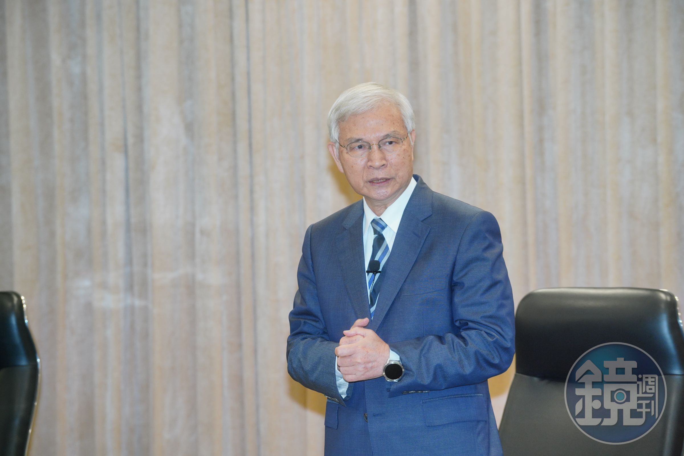 針對股市熱，楊金龍表示，央行未來仍會持續密切關注信用資金的流向與金融市場發展，防範過度槓桿操作累積成系統性危機，