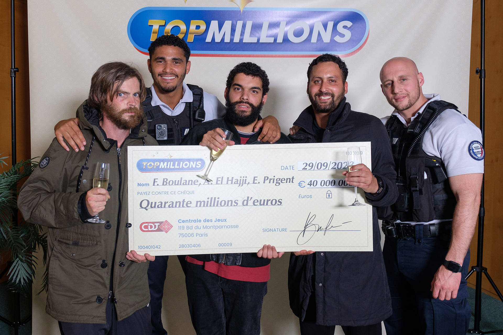 《絕命樂透彩》描述一群幸運中樂透的人，卻莫名面臨一連串的厄運。（佳映娛樂提供）