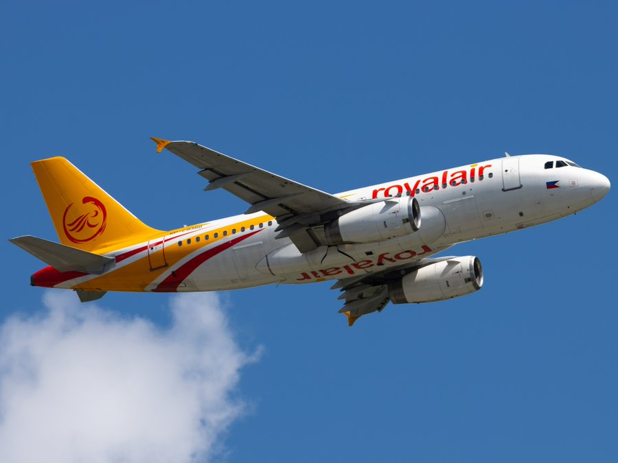 菲律賓皇家航空與旅行社疑溝通不良，導致航班空機起飛，將170名旅客丟包在機場。（翻攝X@VHHHAviaSpotter）