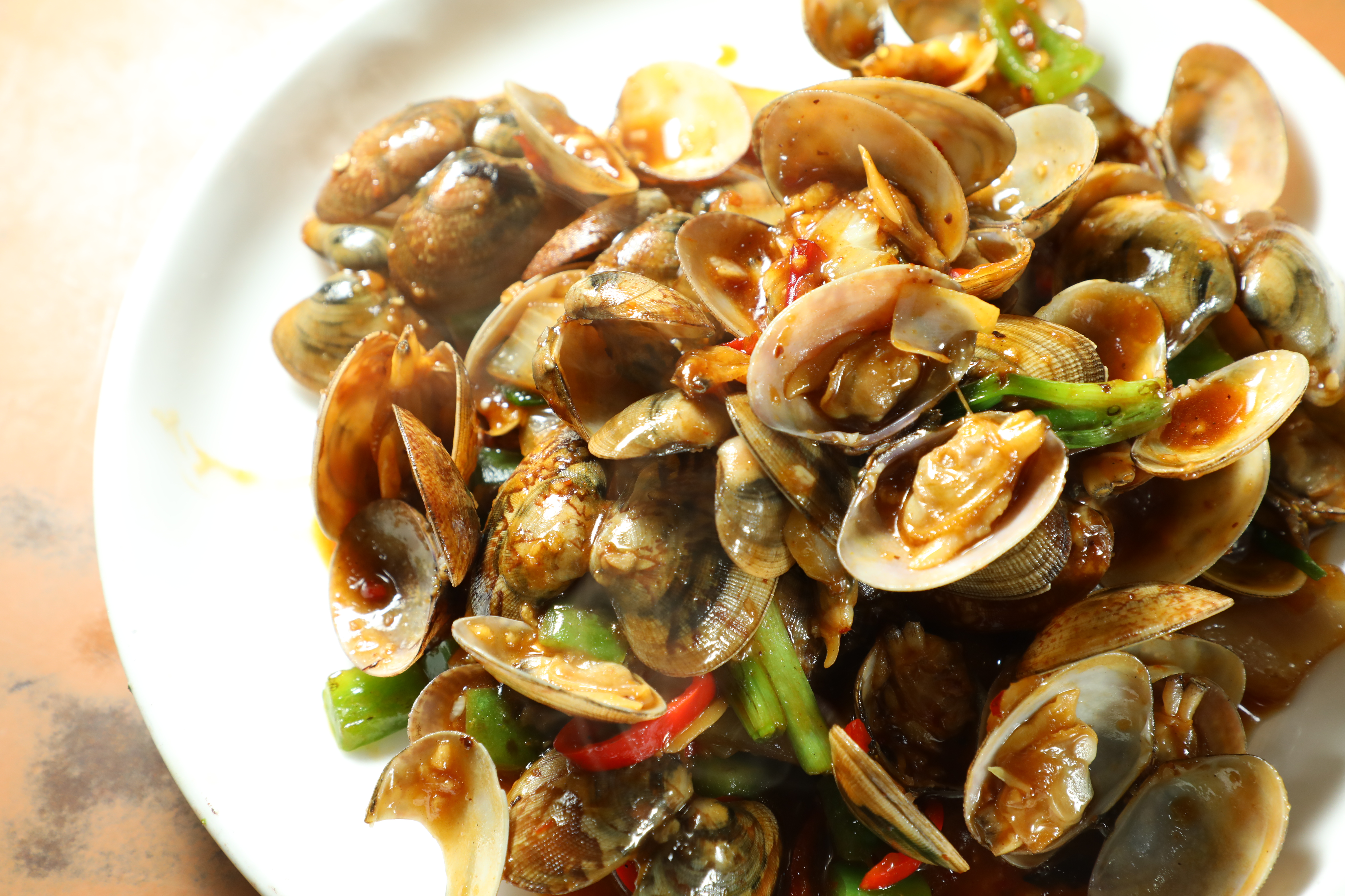 「豉椒炒蜆」的醬料是一絕，炒什麼應該都好吃。（港幣80元／份）