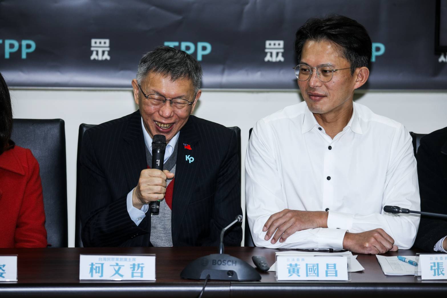 對於近日民眾黨的紛紛擾擾,柯文哲今親上火線做出回應,力挺現任主席黃國昌。(鏡報鄒保祥)