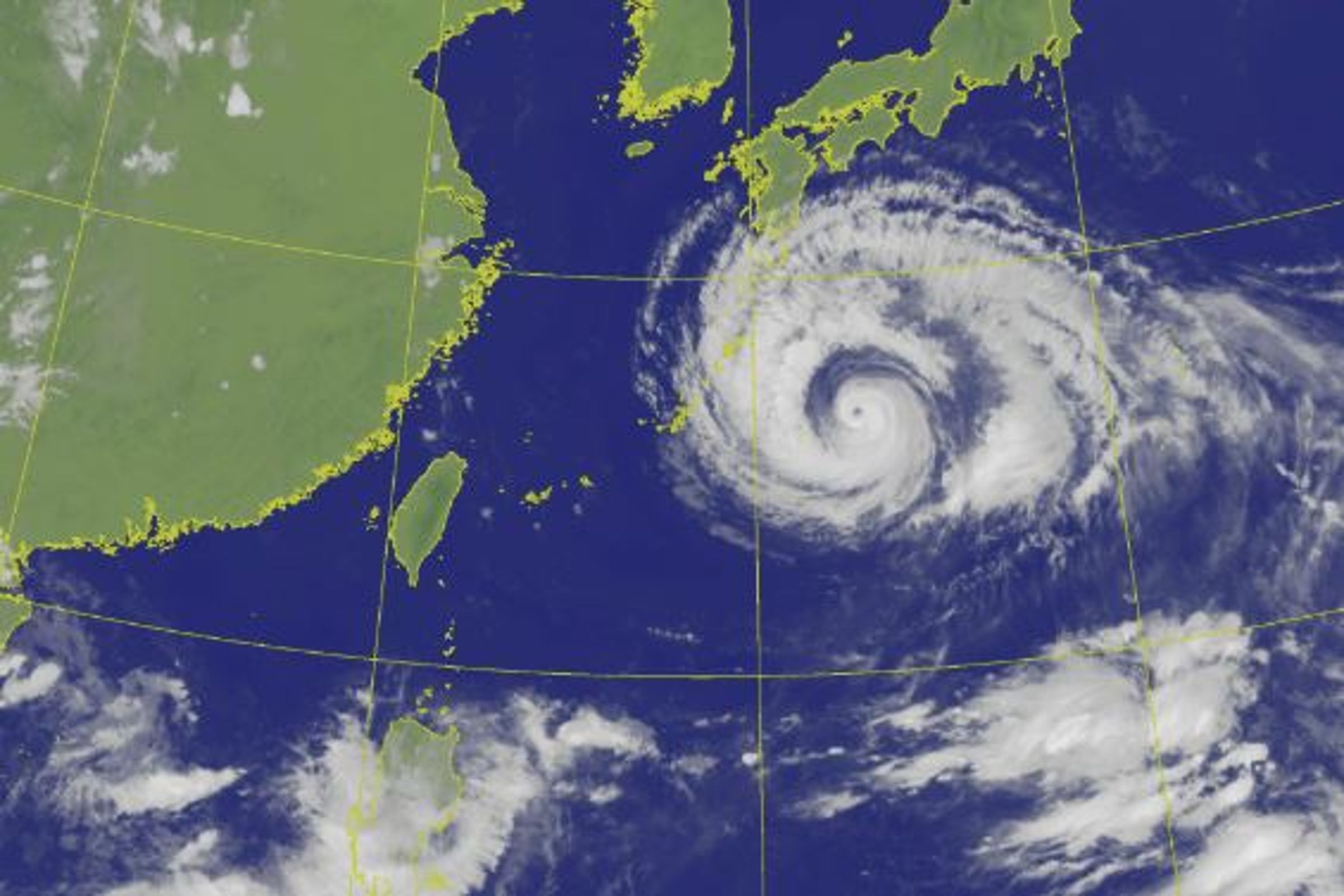 中度颱風白海豚路徑改為一路向西前進，距離台灣大幅縮短，對台影響顯著增加。（氣象署提供）