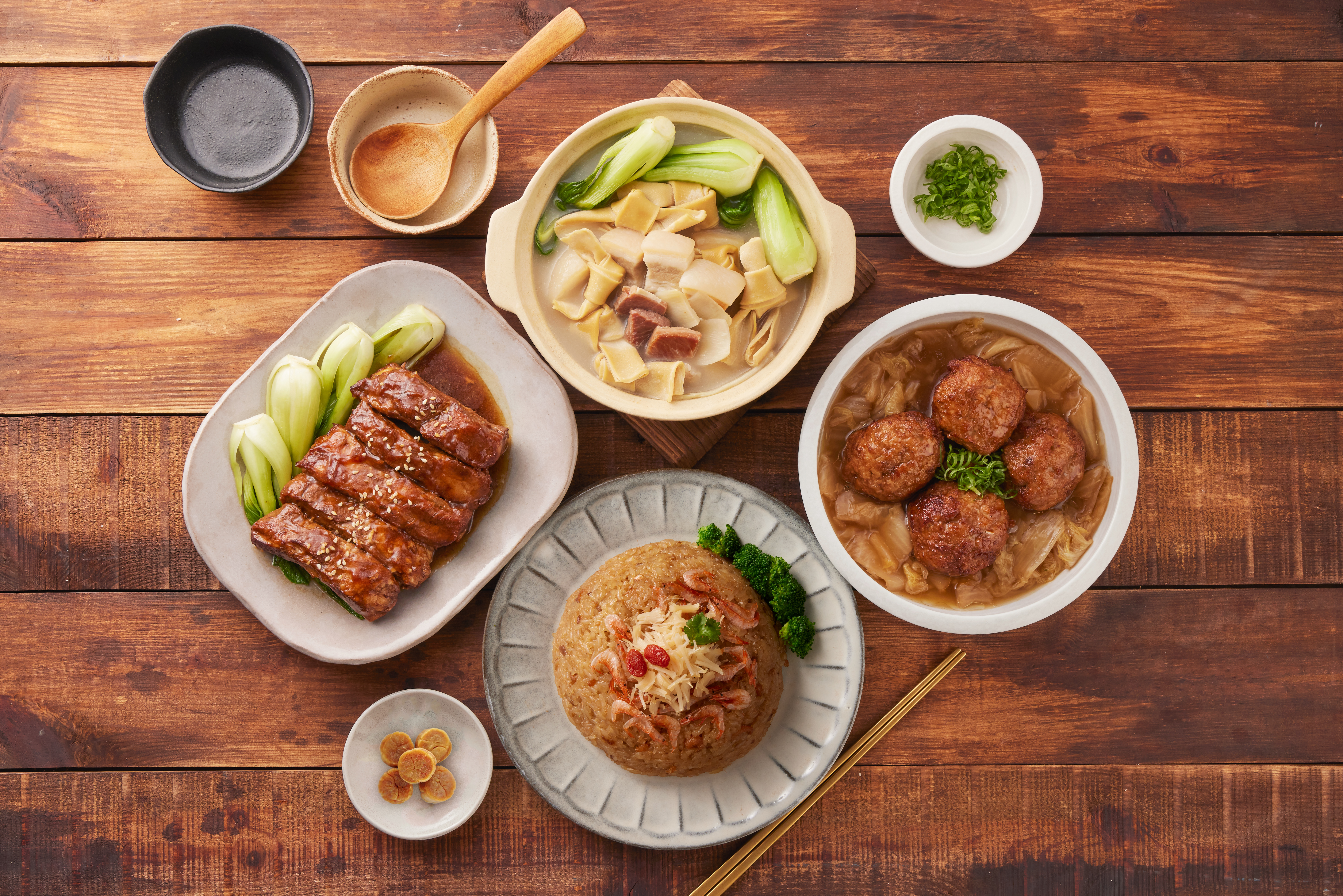 桂冠窩廚房推出適合小家庭的「FUN功夫年菜組」，亦可依口味單點，隨意組合需要的分量。（官網價1,368元／組，桂冠窩廚房提供）