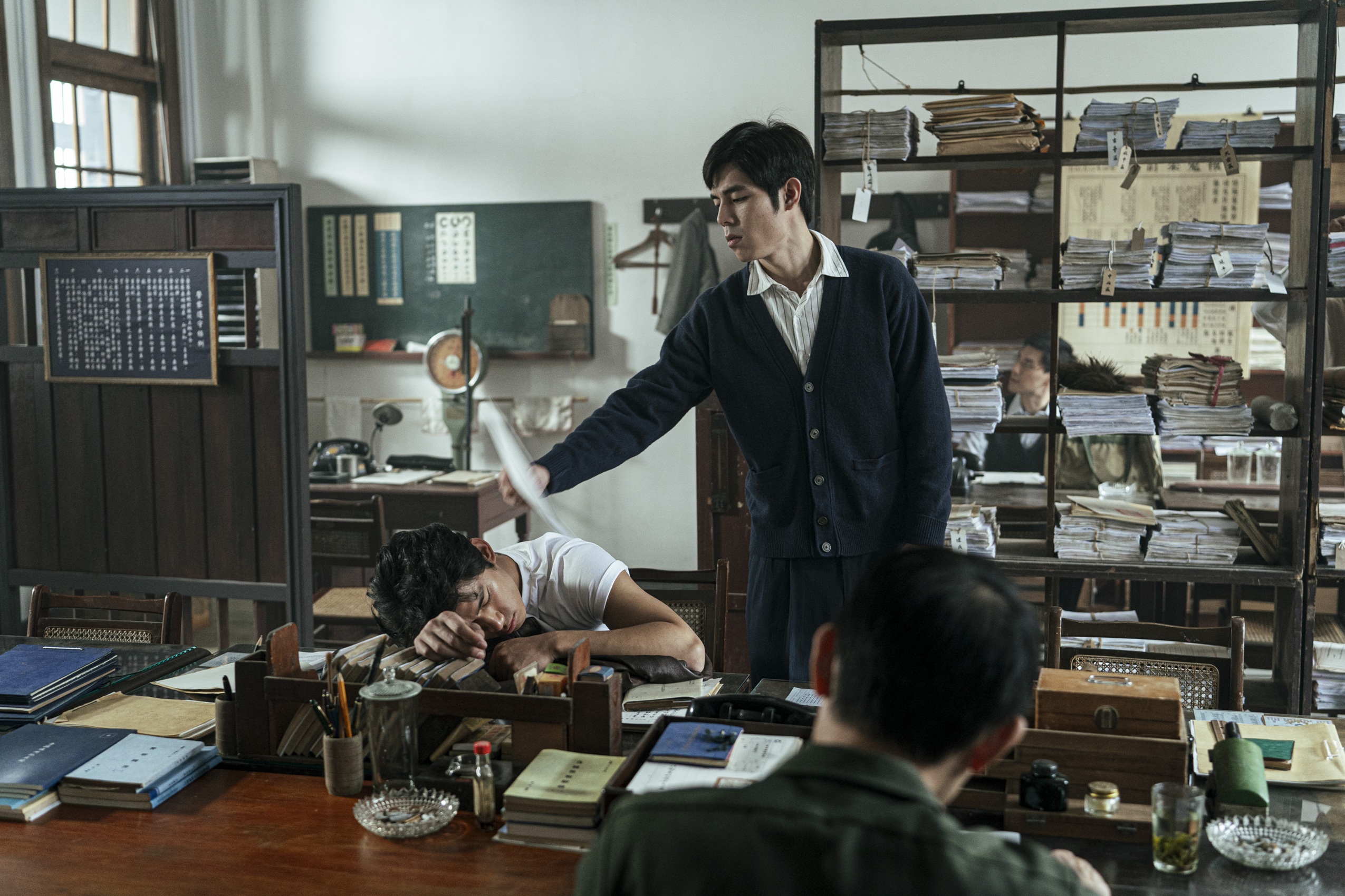 年僅25歲的朱軒洋，為融入1960年代背景做了很多功課。（伯樂影業提供）