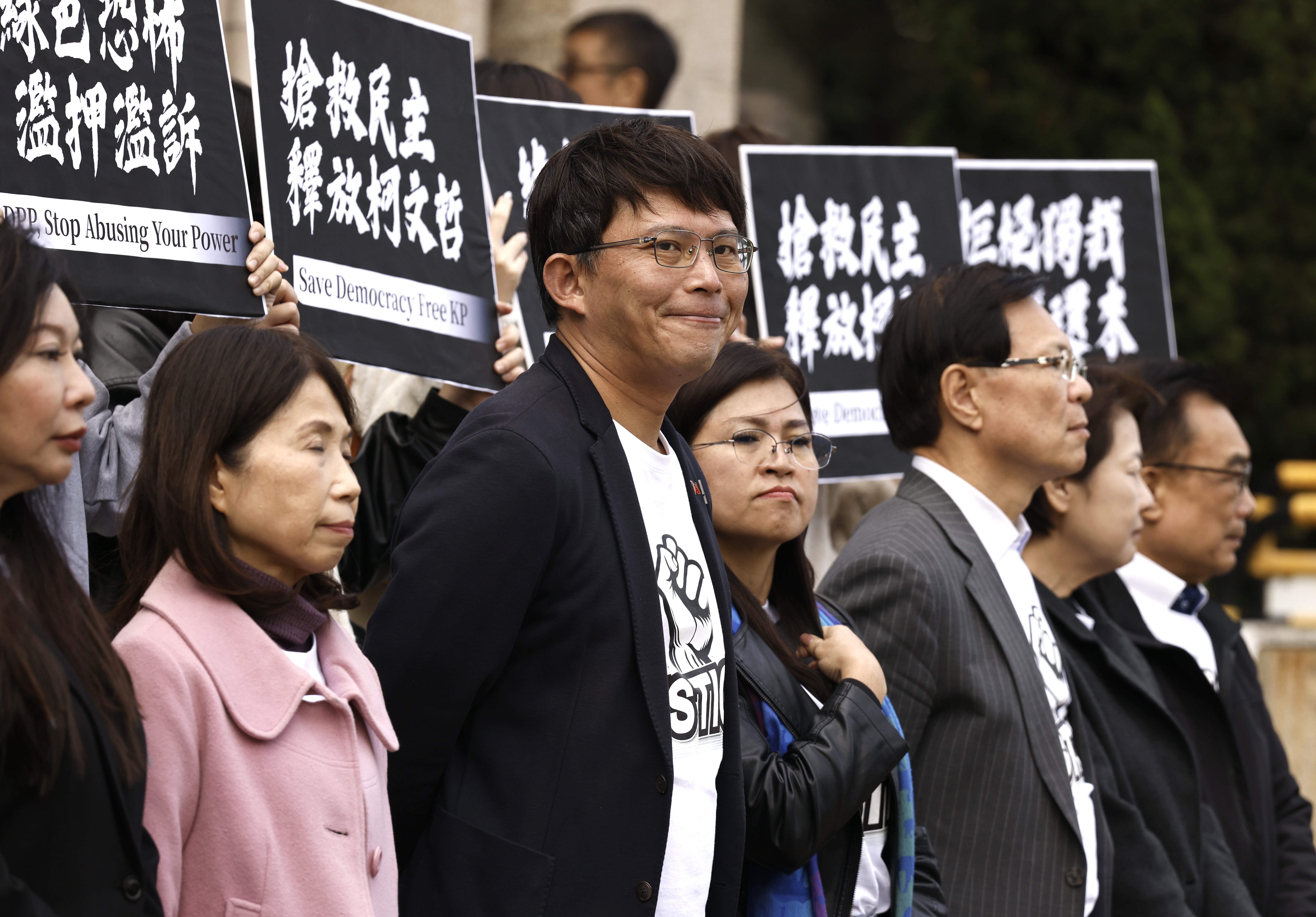 黃國昌號召小草111上街和司法「釘孤枝」，時代力量則痛批「為了一己之私污衊司法」。（資料照）