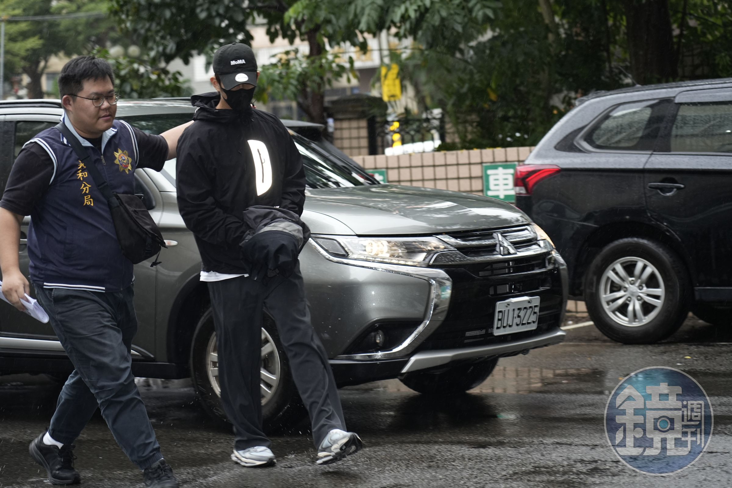 修杰楷今晨八點遭警方拘提到案。