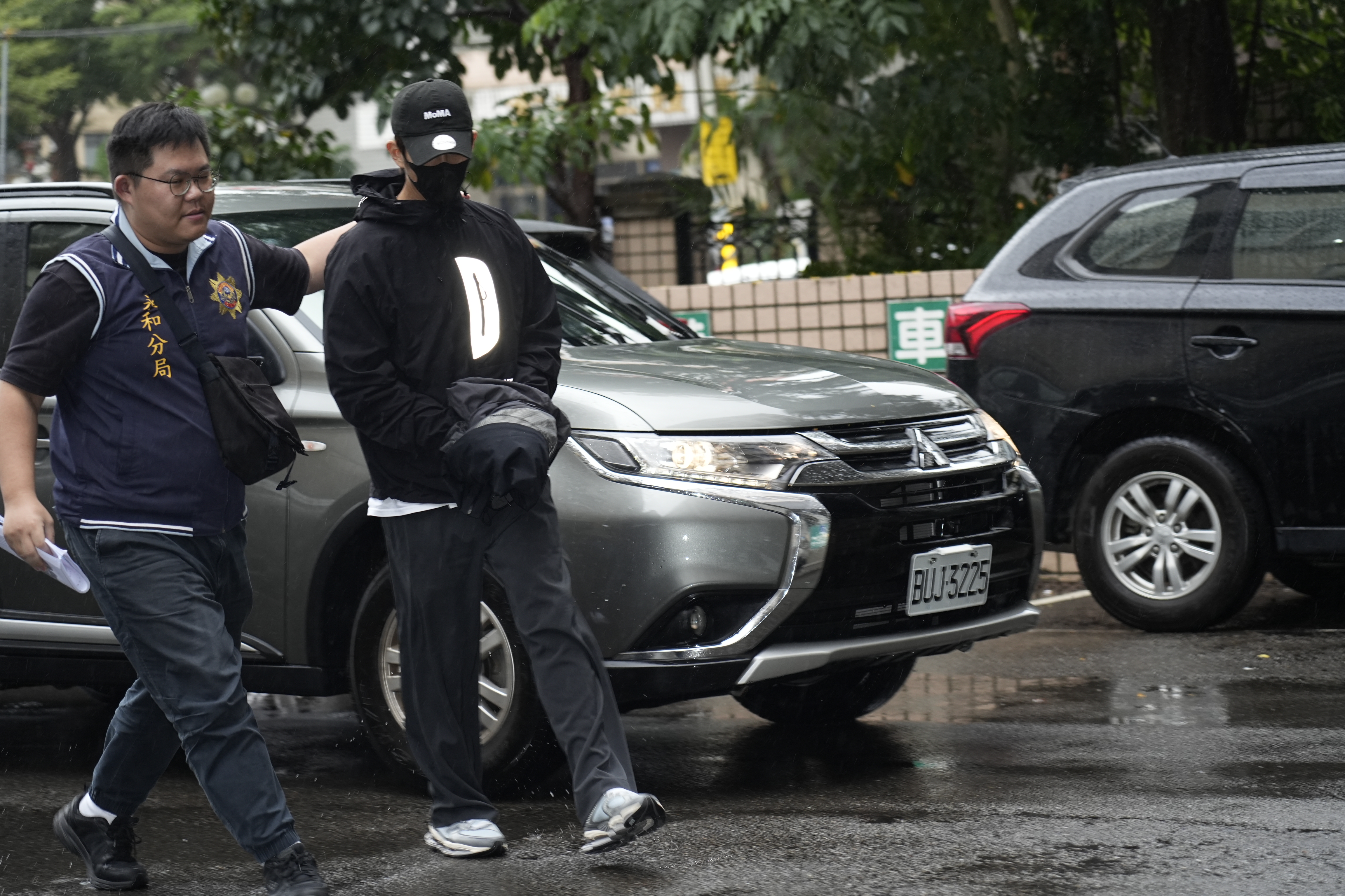 修杰楷今晨八點遭警方拘提到案。