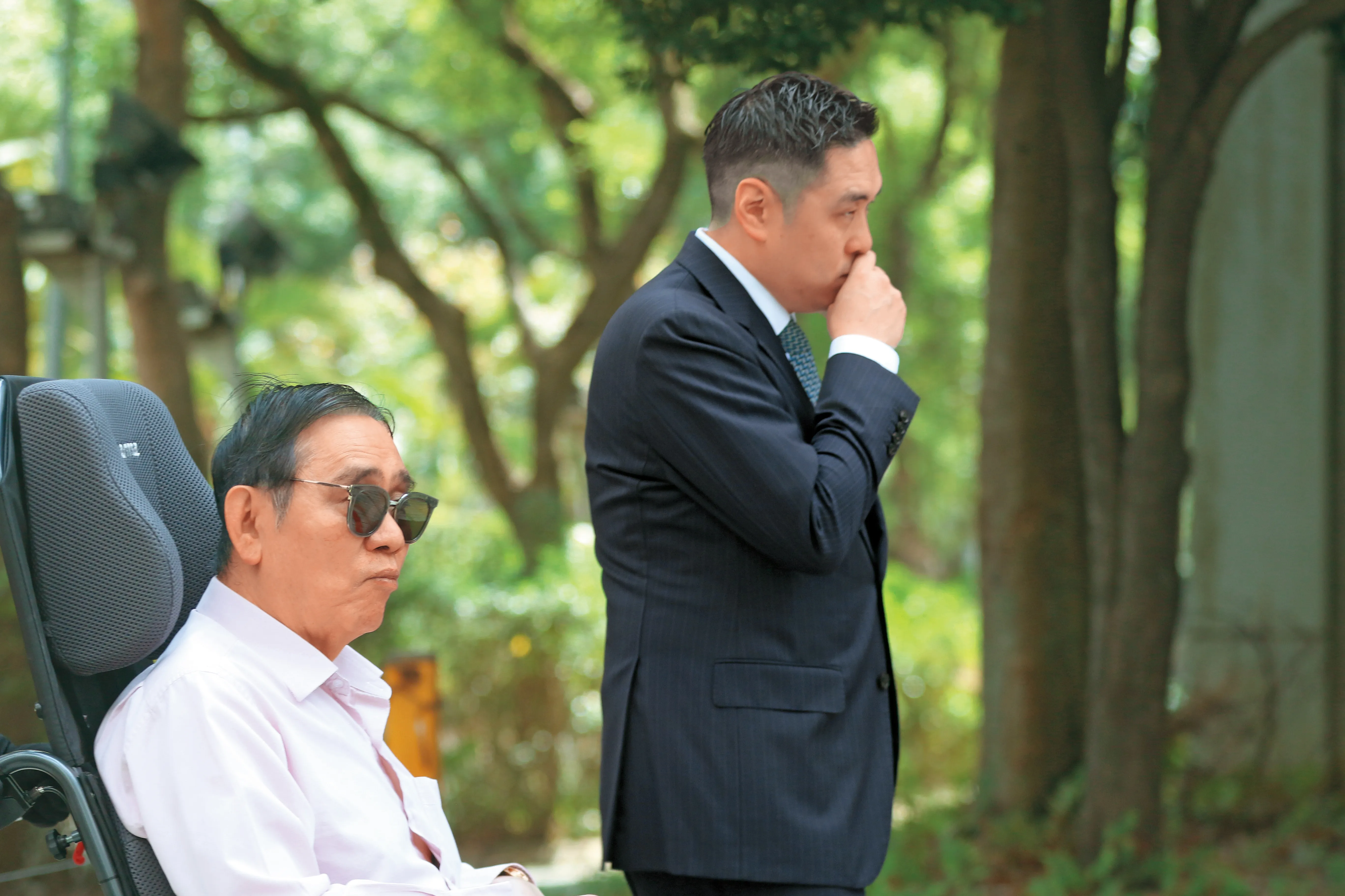 王文洋摔床骨折1／千億總裁送台大緊急動刀！出院當天就進公司　休養期王泉仁全陪伴