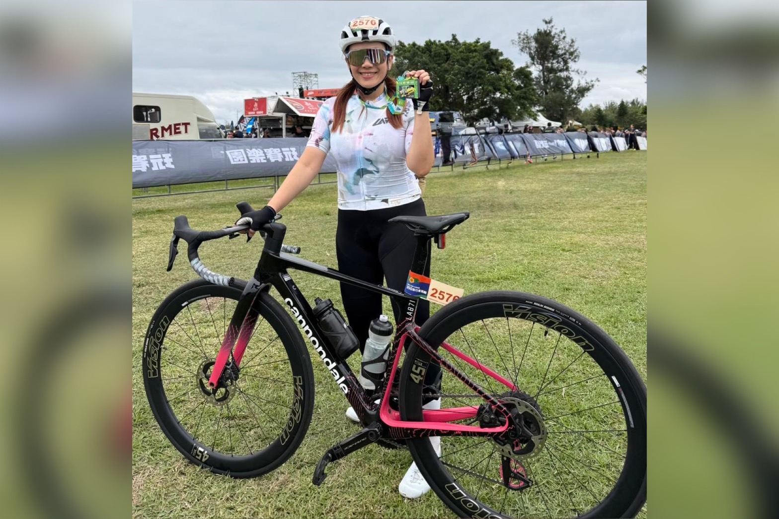 柯以柔與男友因騎腳踏車認識，平常除了忙團購事業，也不忘運動。（翻攝臉書）