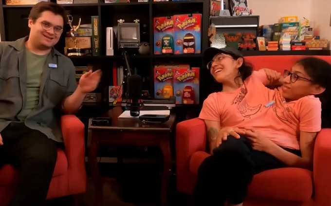 卡門公開宣布已甜嫁交往5年男友，而網友於留言區湧入大量「帶有暗示」的提問，當事人不堪其擾公開回應。（翻攝自YouTube ＠Carmen and Lupita）