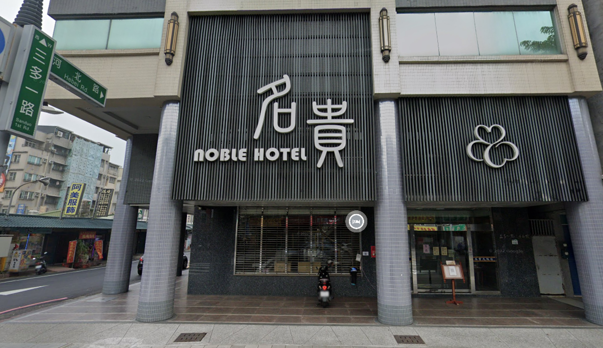 位於高雄苓雅區三多一路的名貴大飯店,傳出出售消息。(翻攝Google Maps)