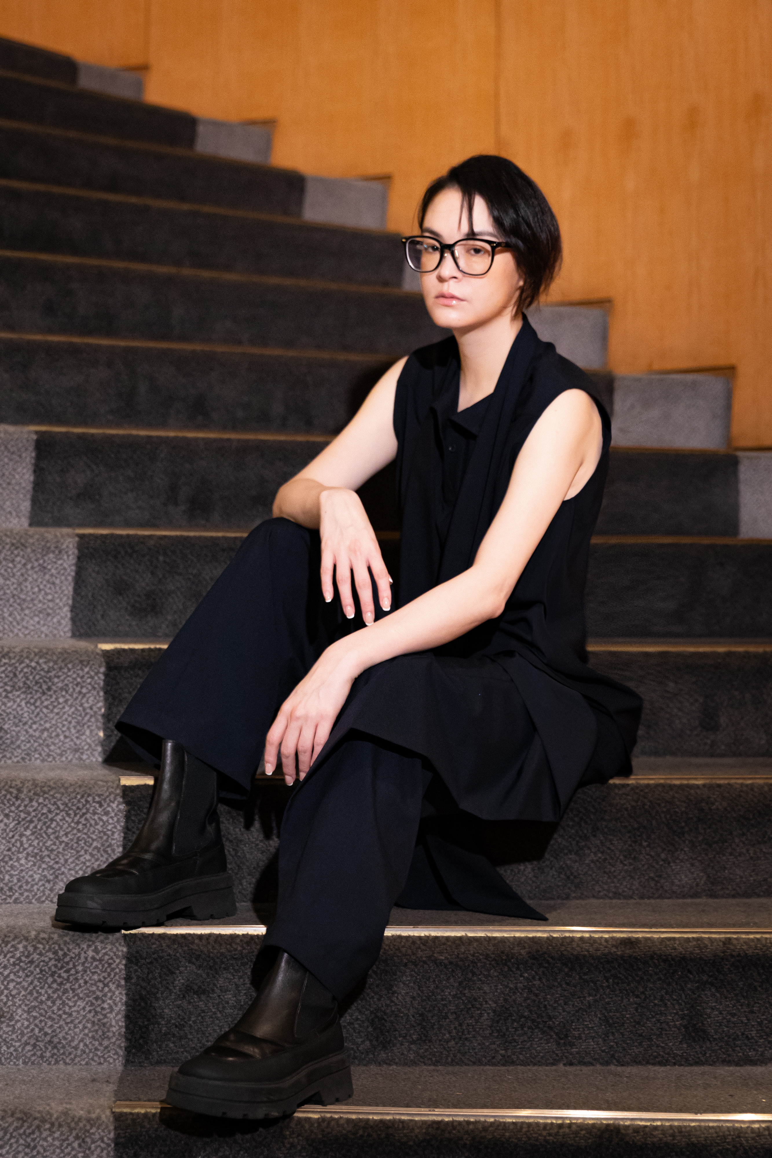 張榕容眼結膜發炎須戴眼鏡，妝容造型特別設計成中性。（兩岸電影展提供）