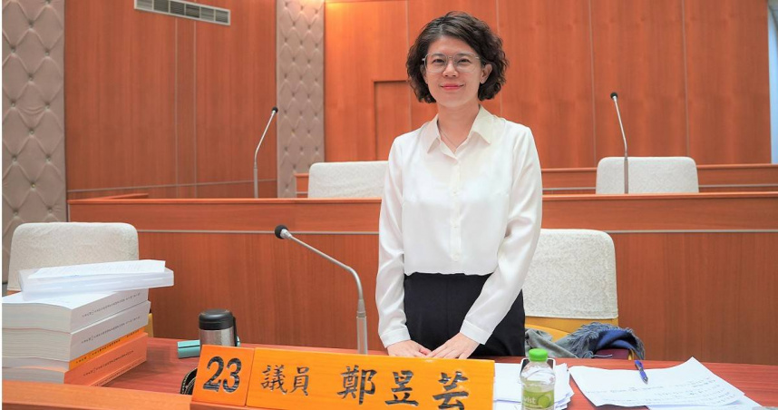 前新竹縣議員鄭昱芸曾因詐領公費助理補助費入獄服刑，如今又爆出與辯護律師搞不倫，遭丈夫提告求償200萬元。（翻攝新竹縣政府）