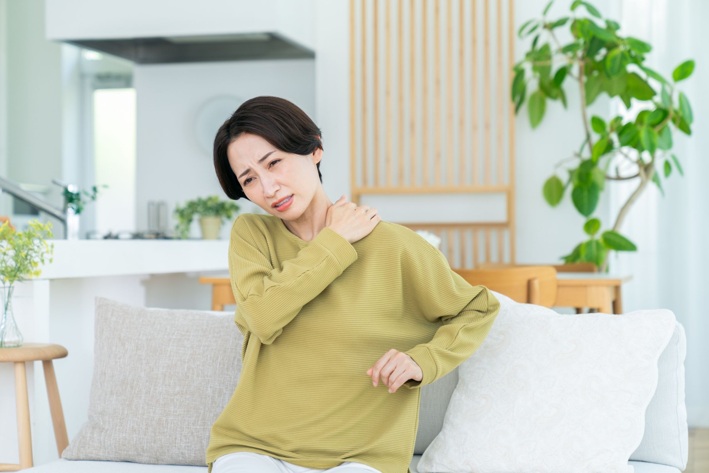 中國再生醫學研究發現人到50歲後,身體會經歷斷崖式老化。(示意圖,photoAC)