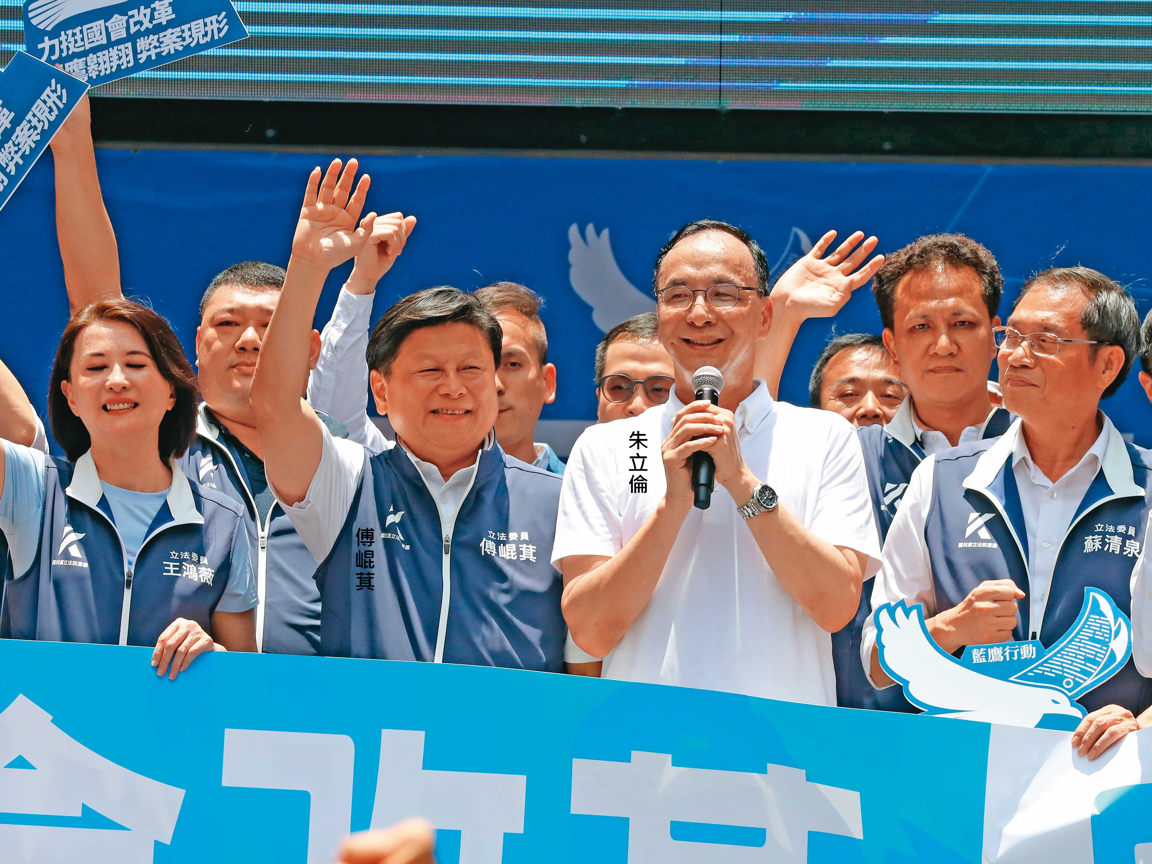 朱立倫樂於走出黨中央，頻頻現身街頭活動「刷臉」。